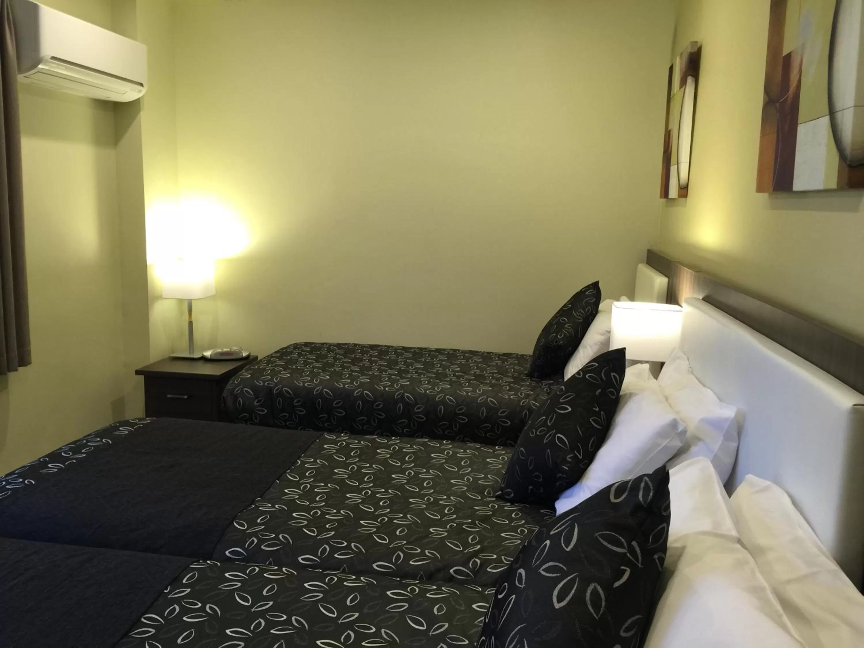 Bedroom, Bed in Park Squire Motor Inn & Serviced Apartments