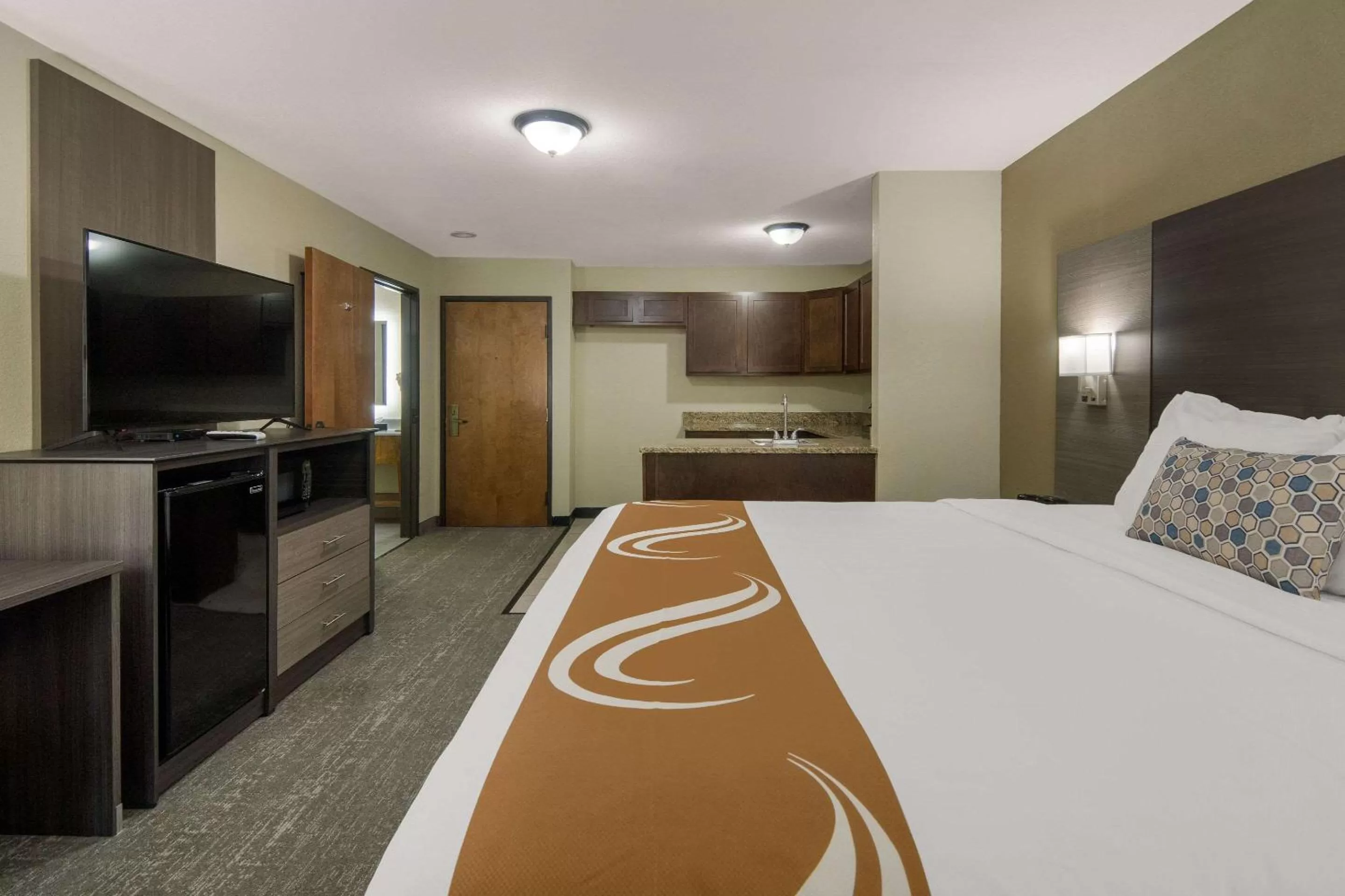 Bedroom, Bed in Quality Inn & Suites Roanoke - Fort Worth North