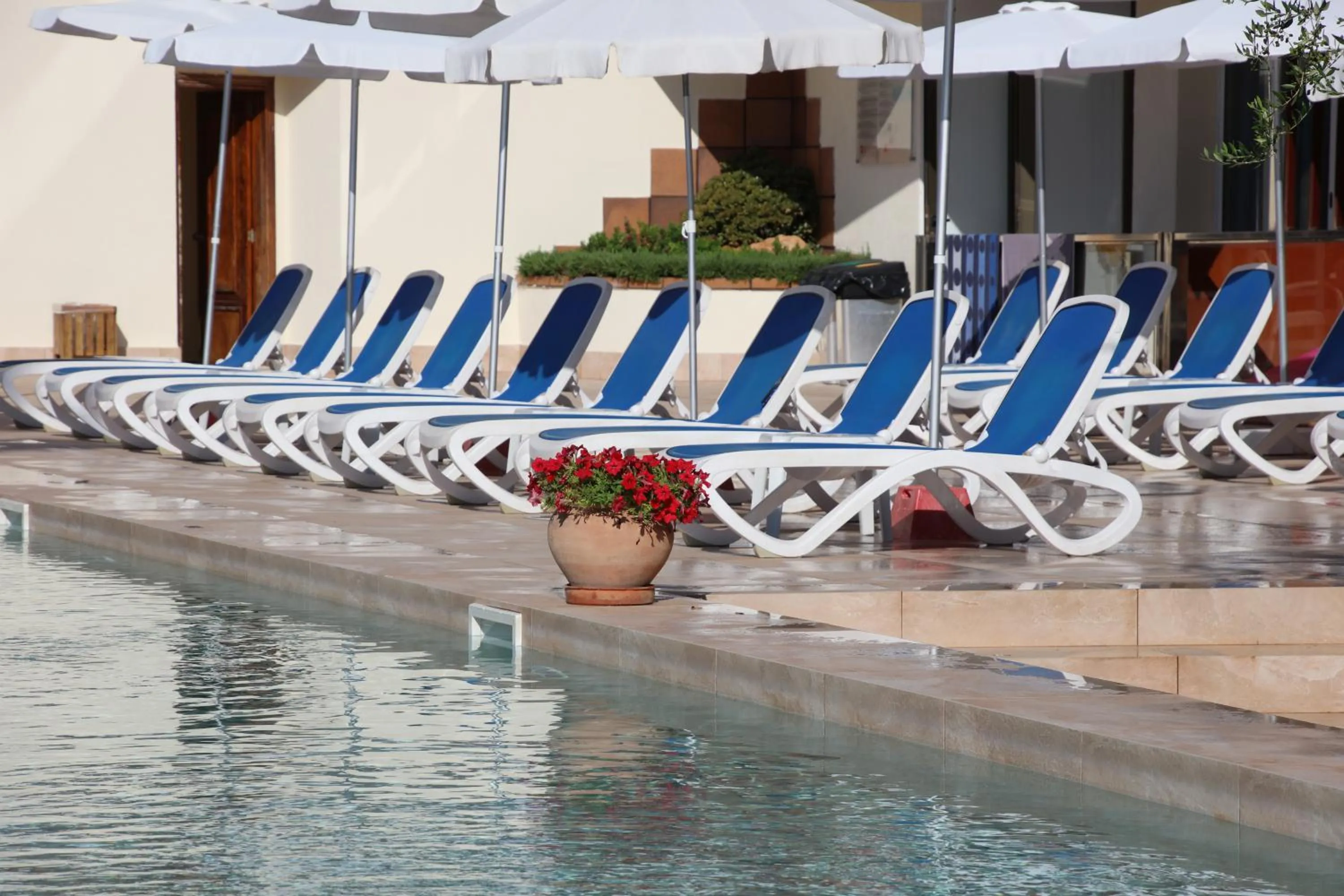 Swimming pool in Hotel Clumba