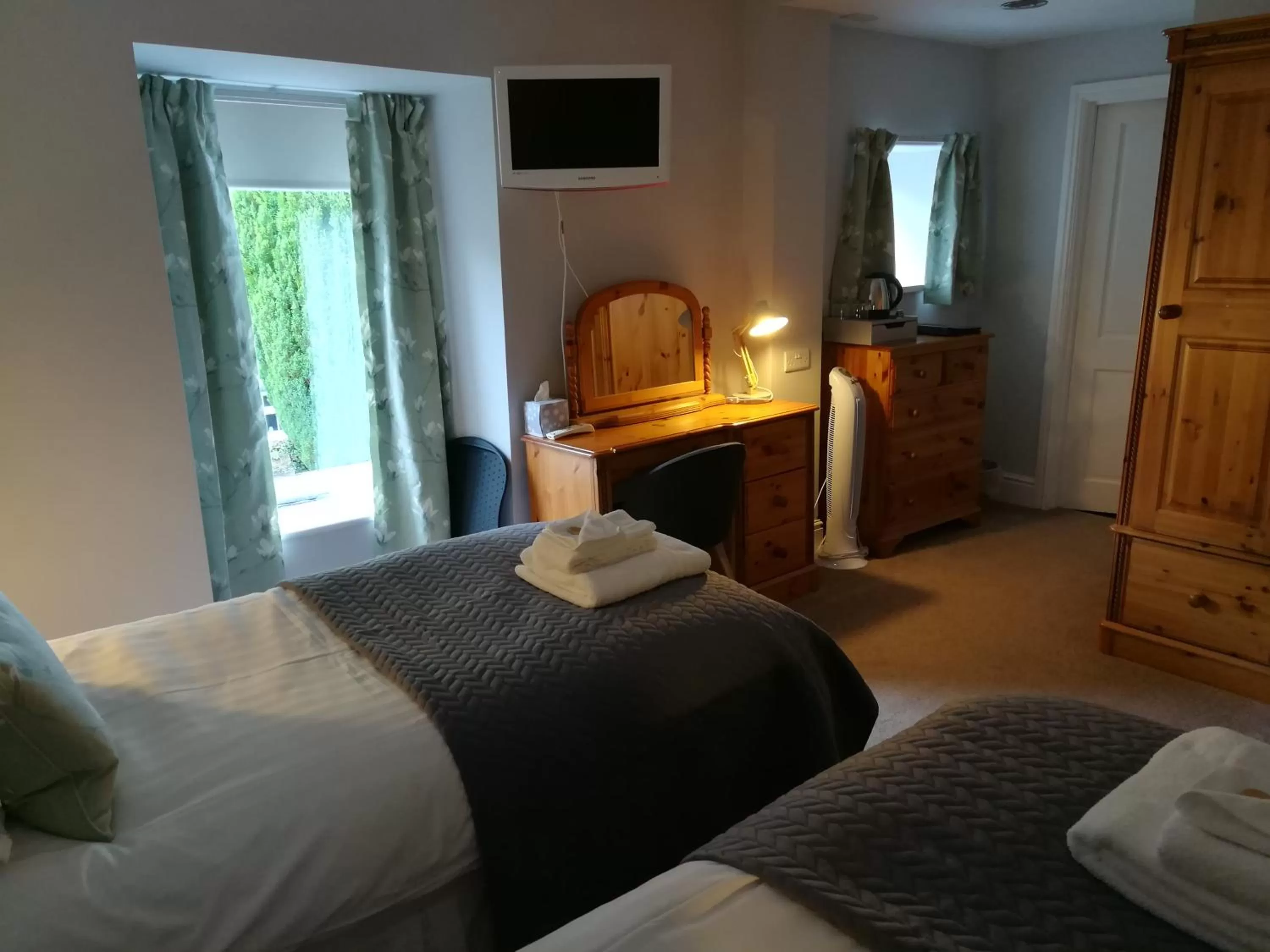 Shower, Bed in Aberconwy House B&B