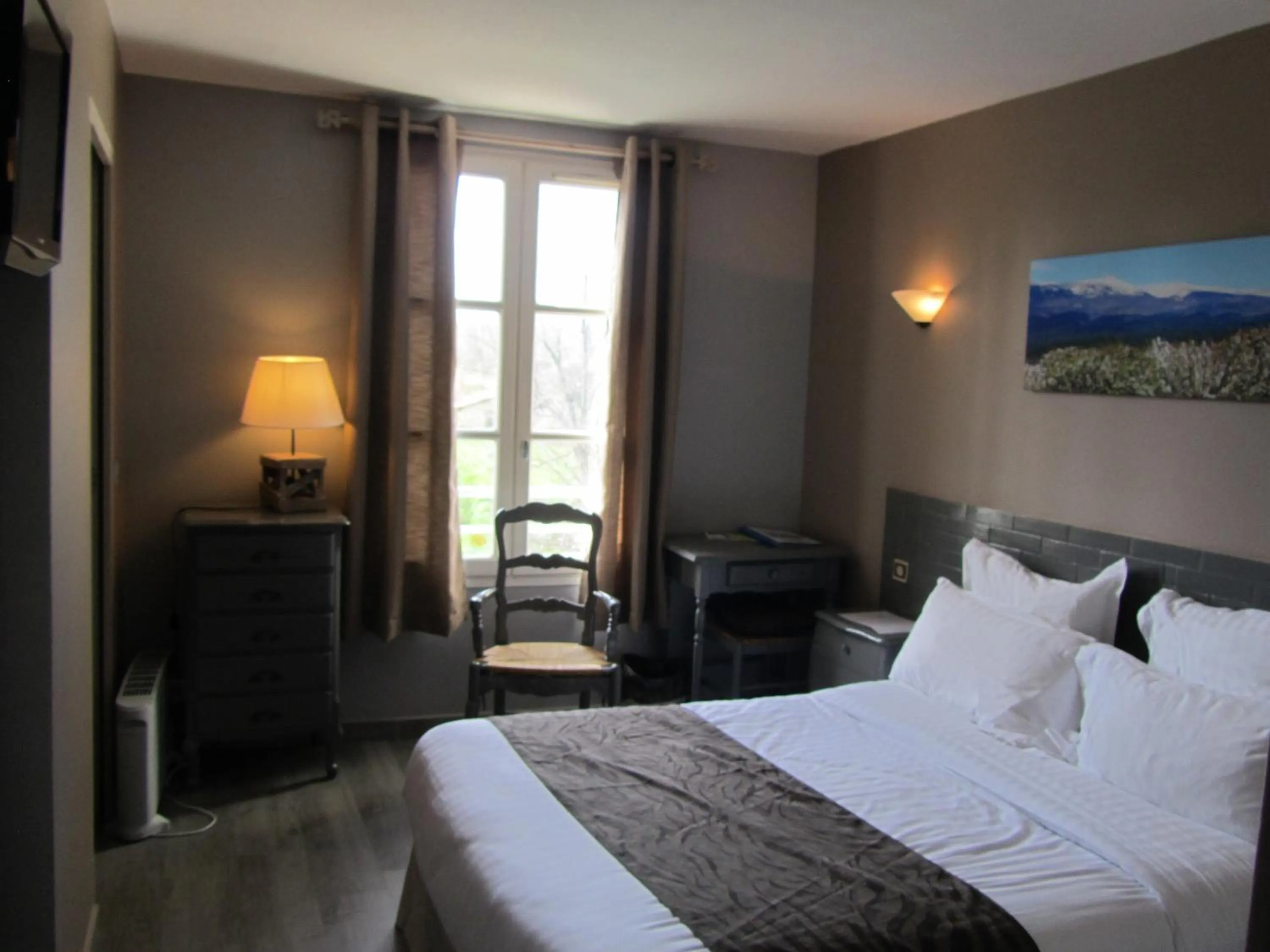 Bedroom, Bed in Logis Hotel la Ferme