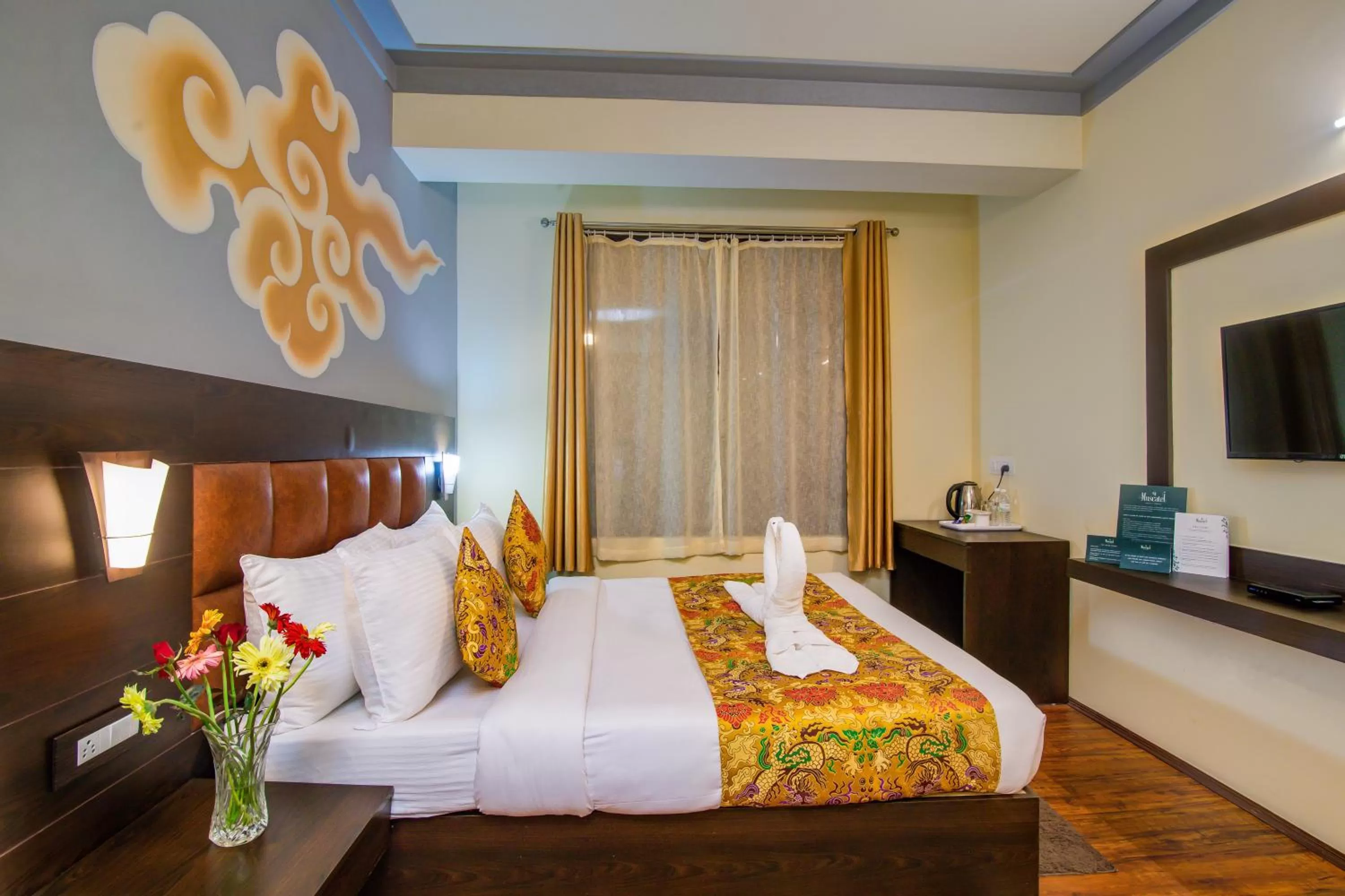 Bedroom, Bed in Muscatel Grand Silkroute - 300 Mts from MG Marg