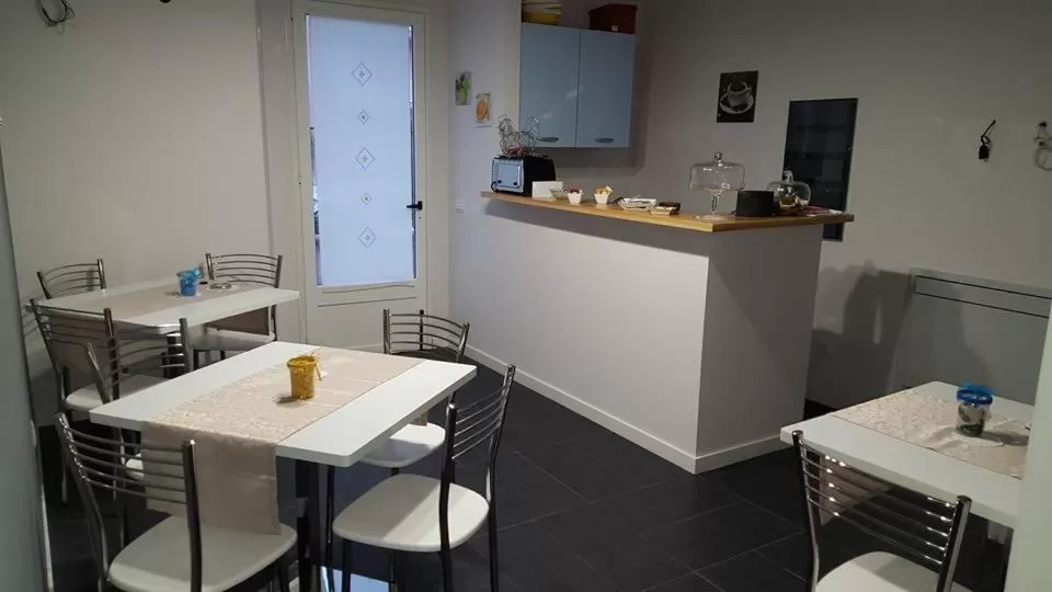 Communal lounge/ TV room in B&B Villa Letizia Inn