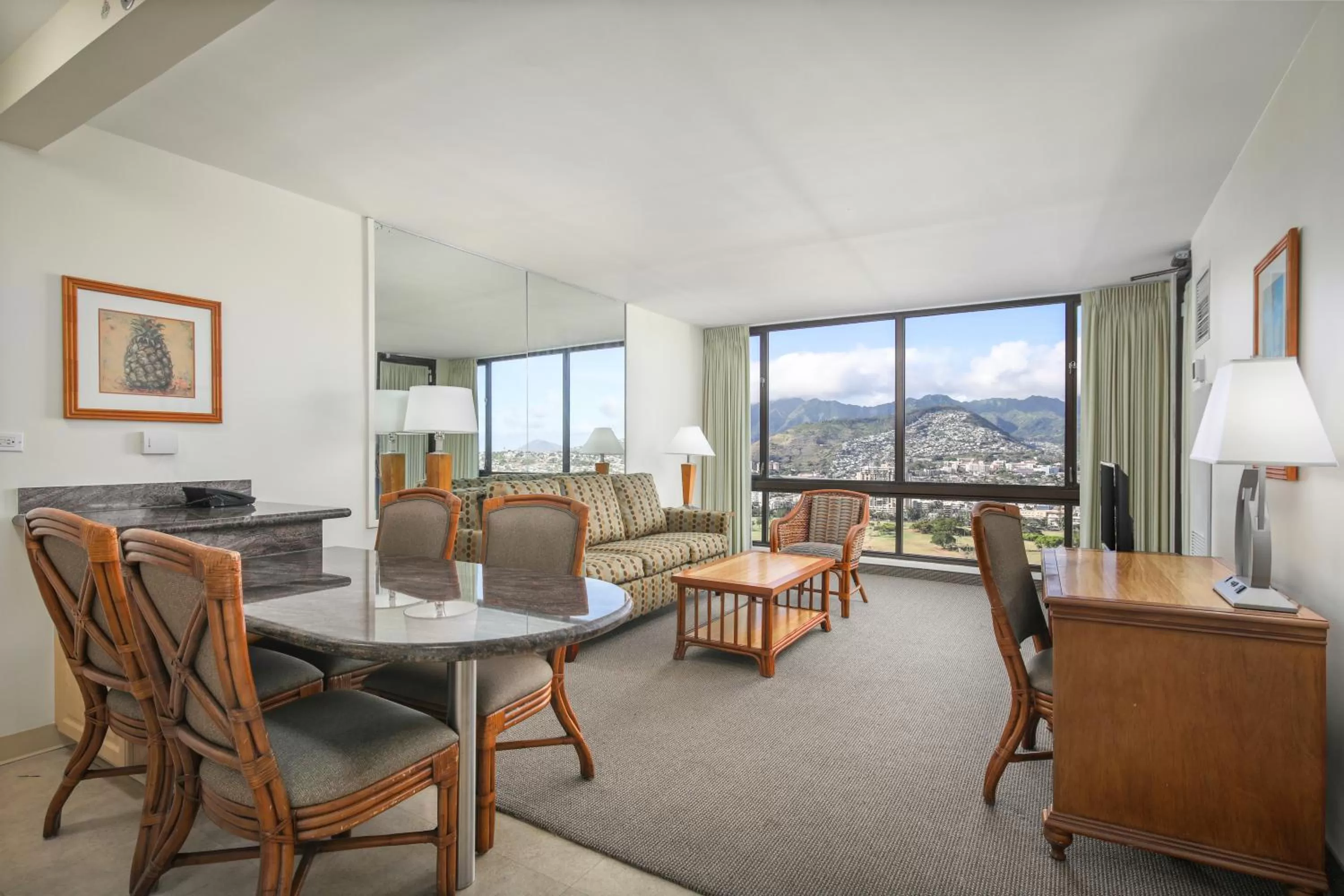 TV and multimedia in Aston Waikiki Sunset