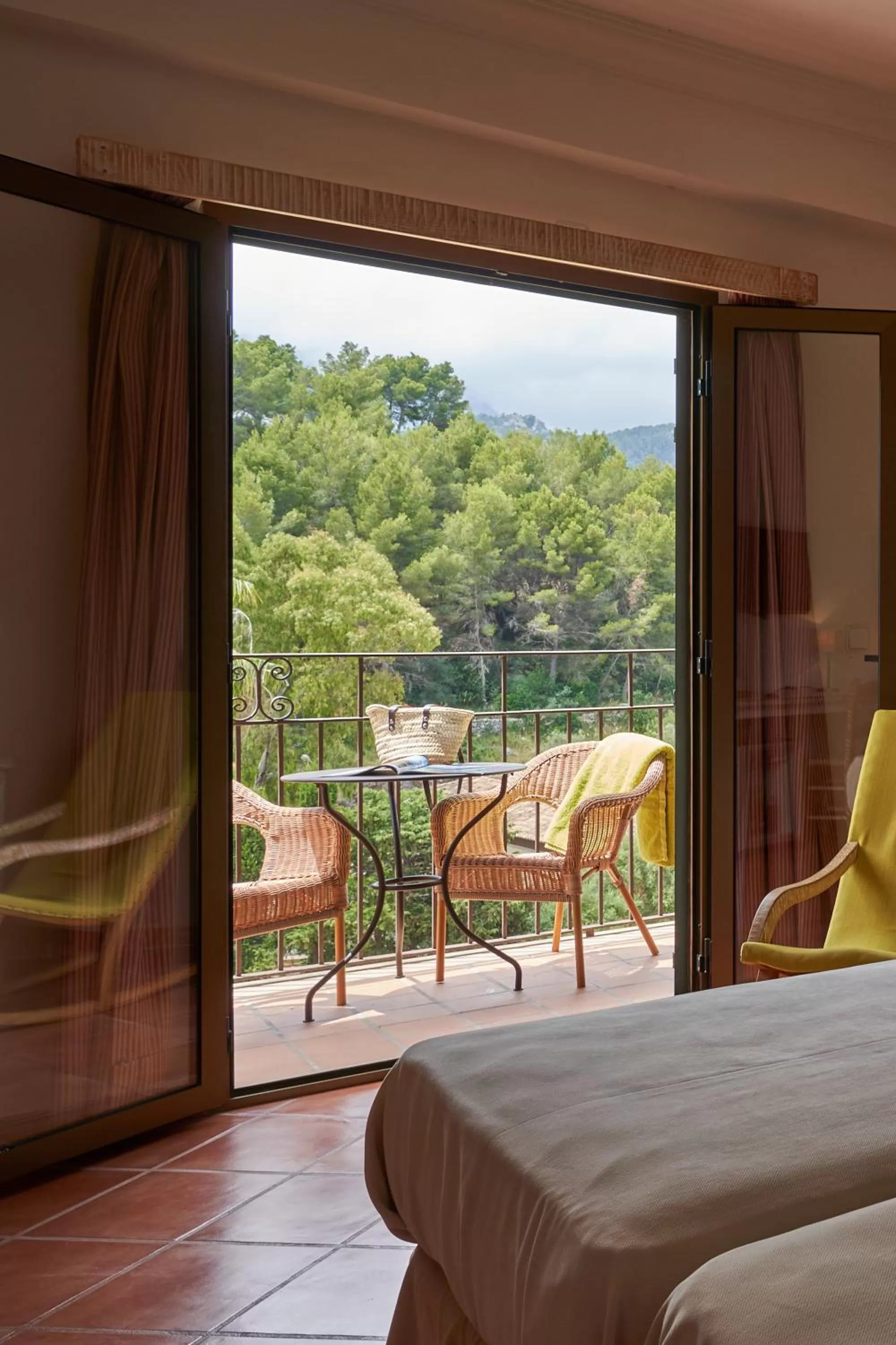 Balcony/Terrace, Bed in Hotel Es Port
