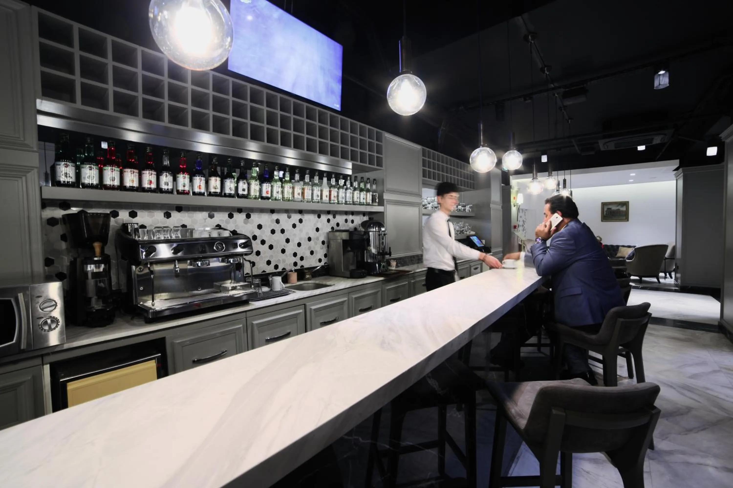 Coffee/tea facilities in White Monarch Hotel