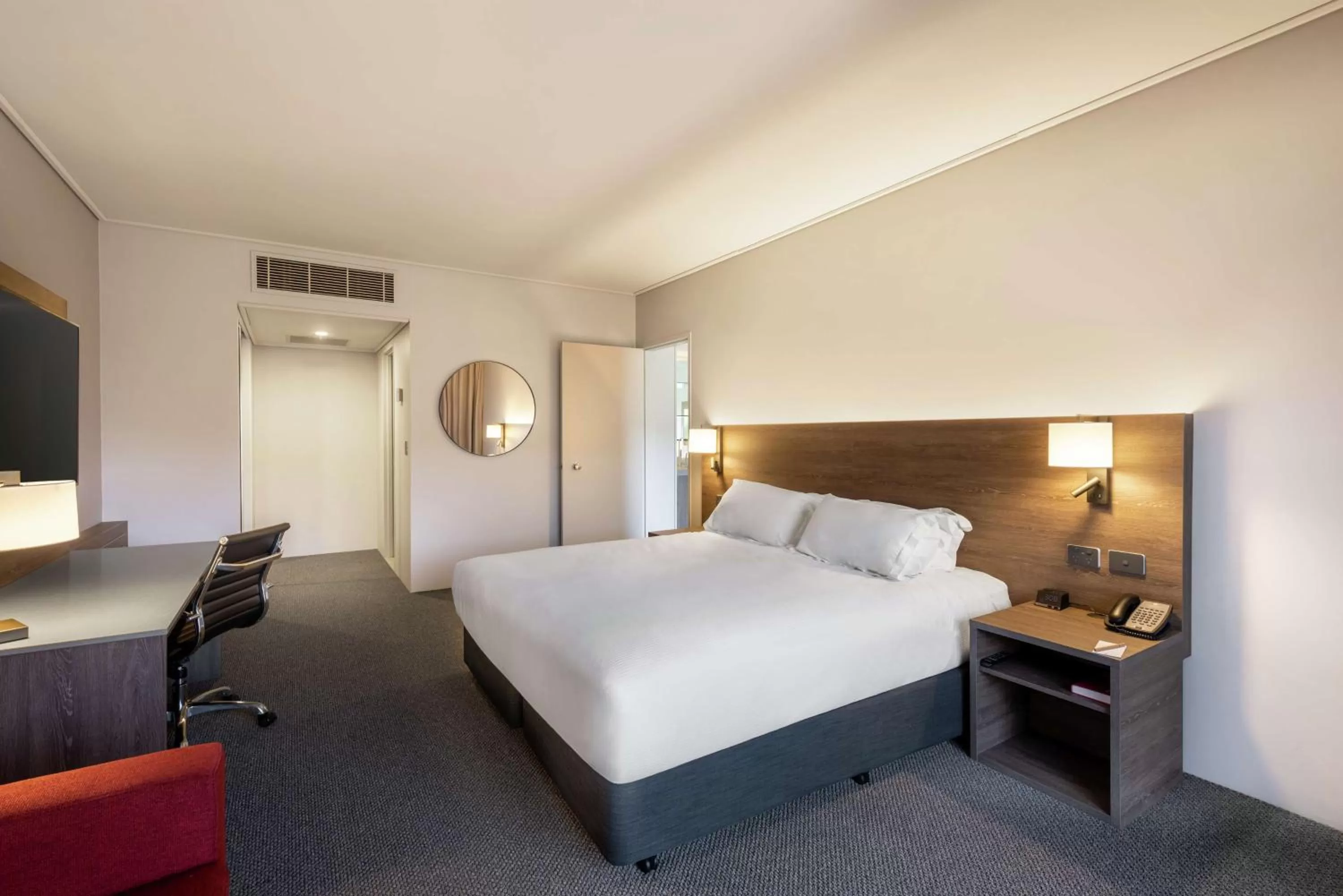 Bed in DoubleTree by Hilton Alice Springs