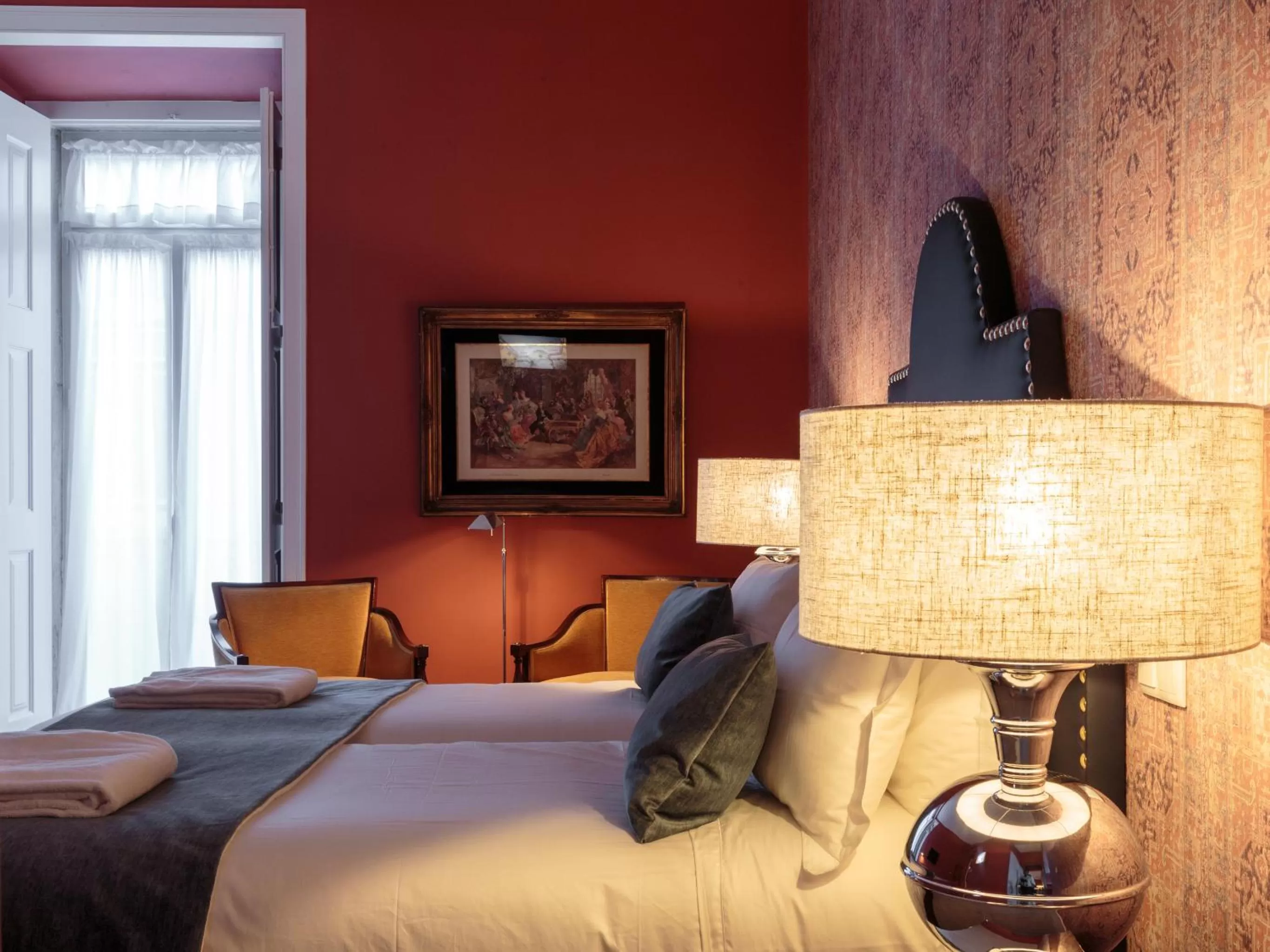 Photo of the whole room, Bed in Dear Lisbon - Gallery House