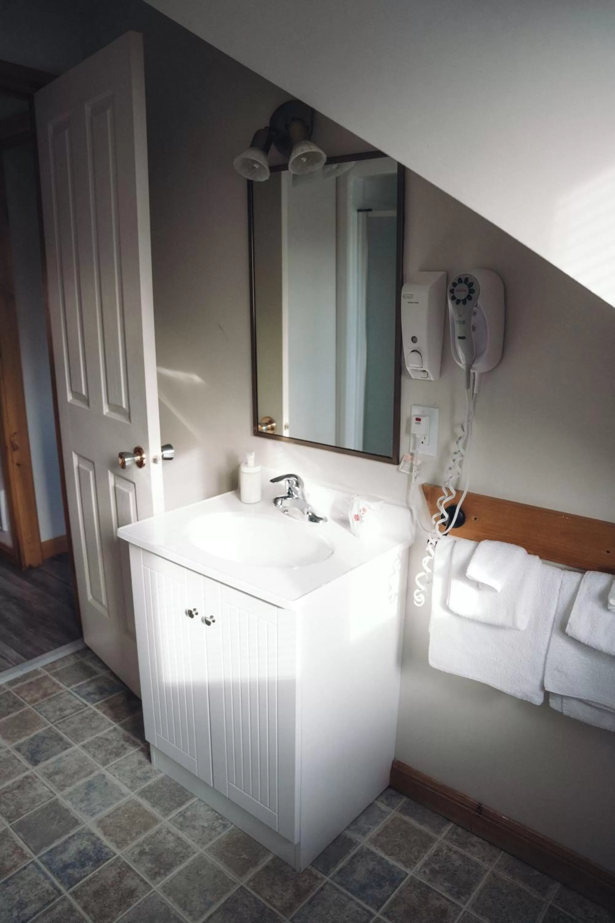 Bathroom in Le Montagnard, Auberge Hôtel & Chalets