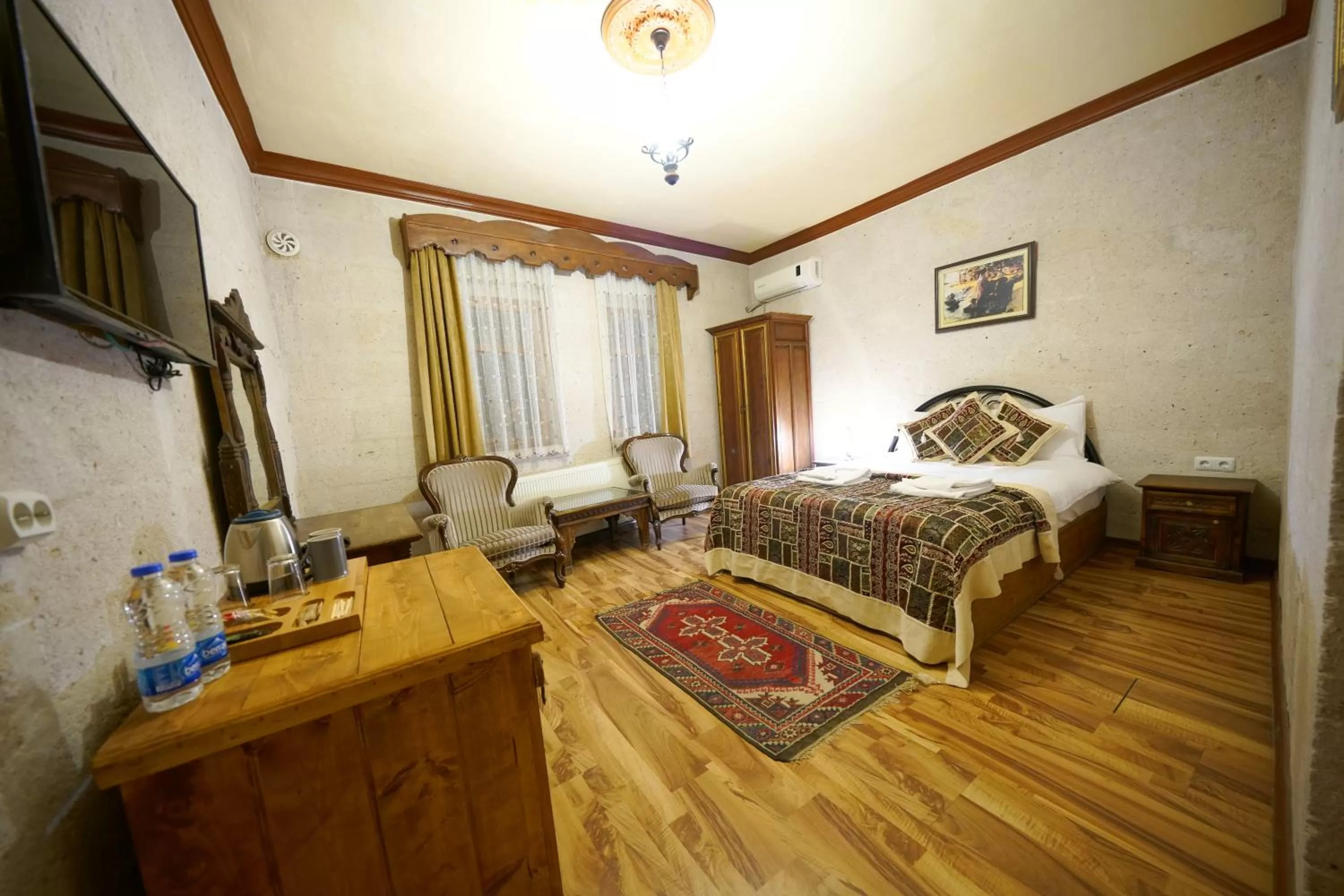 Photo of the whole room, Bed in Arch Palace