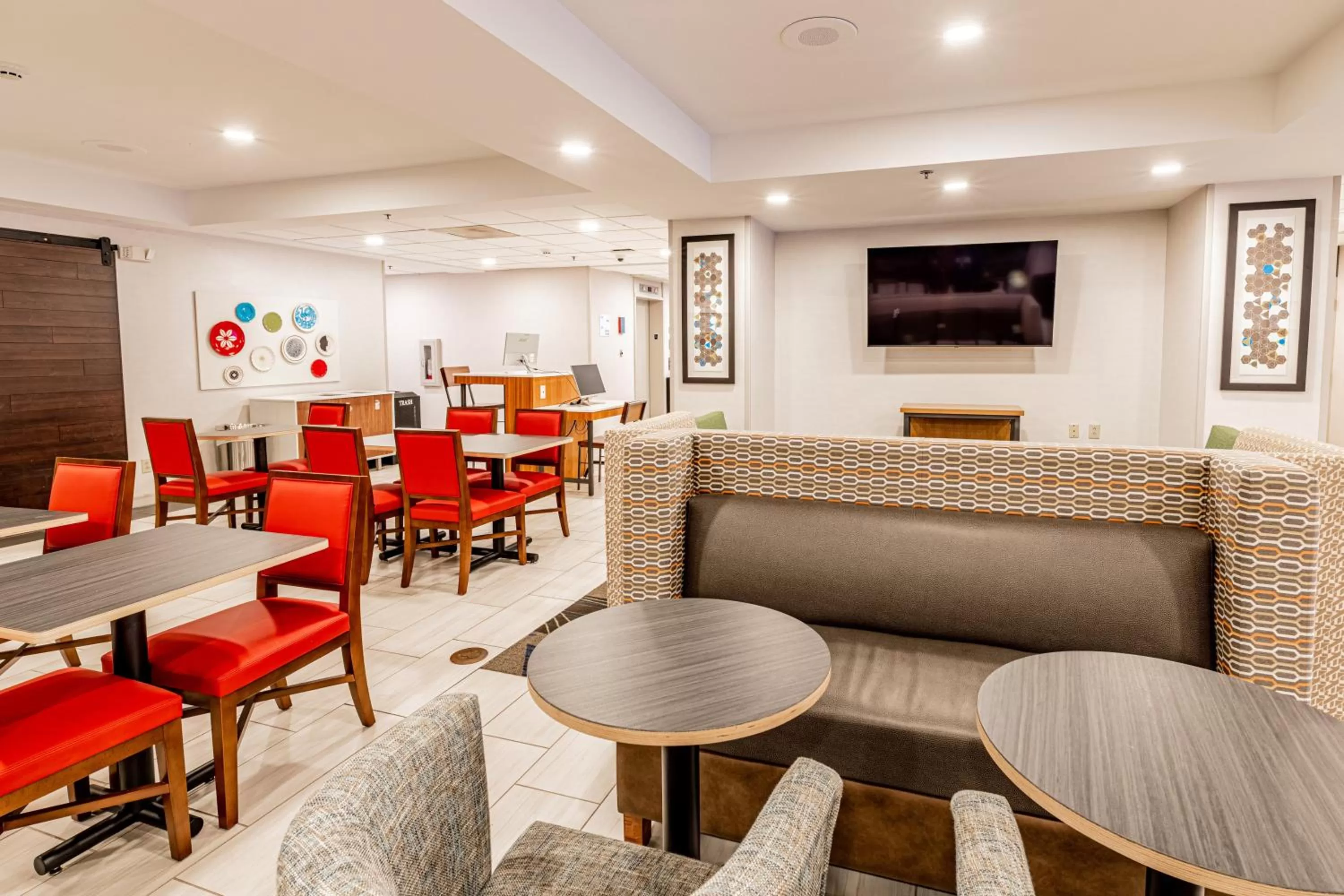 Breakfast in Holiday Inn Express Indianapolis South by IHG