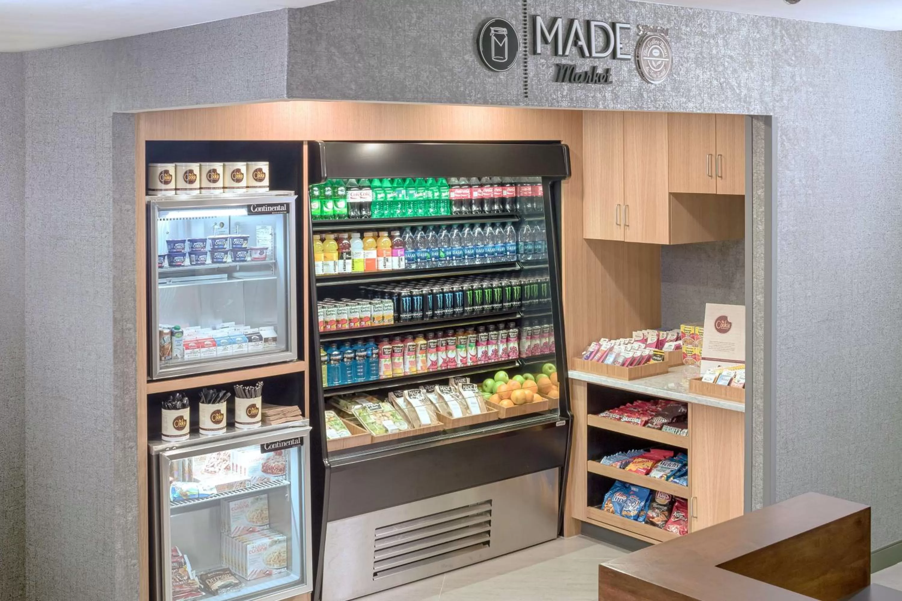 Restaurant/places to eat in DoubleTree by Hilton Boston-Rockland