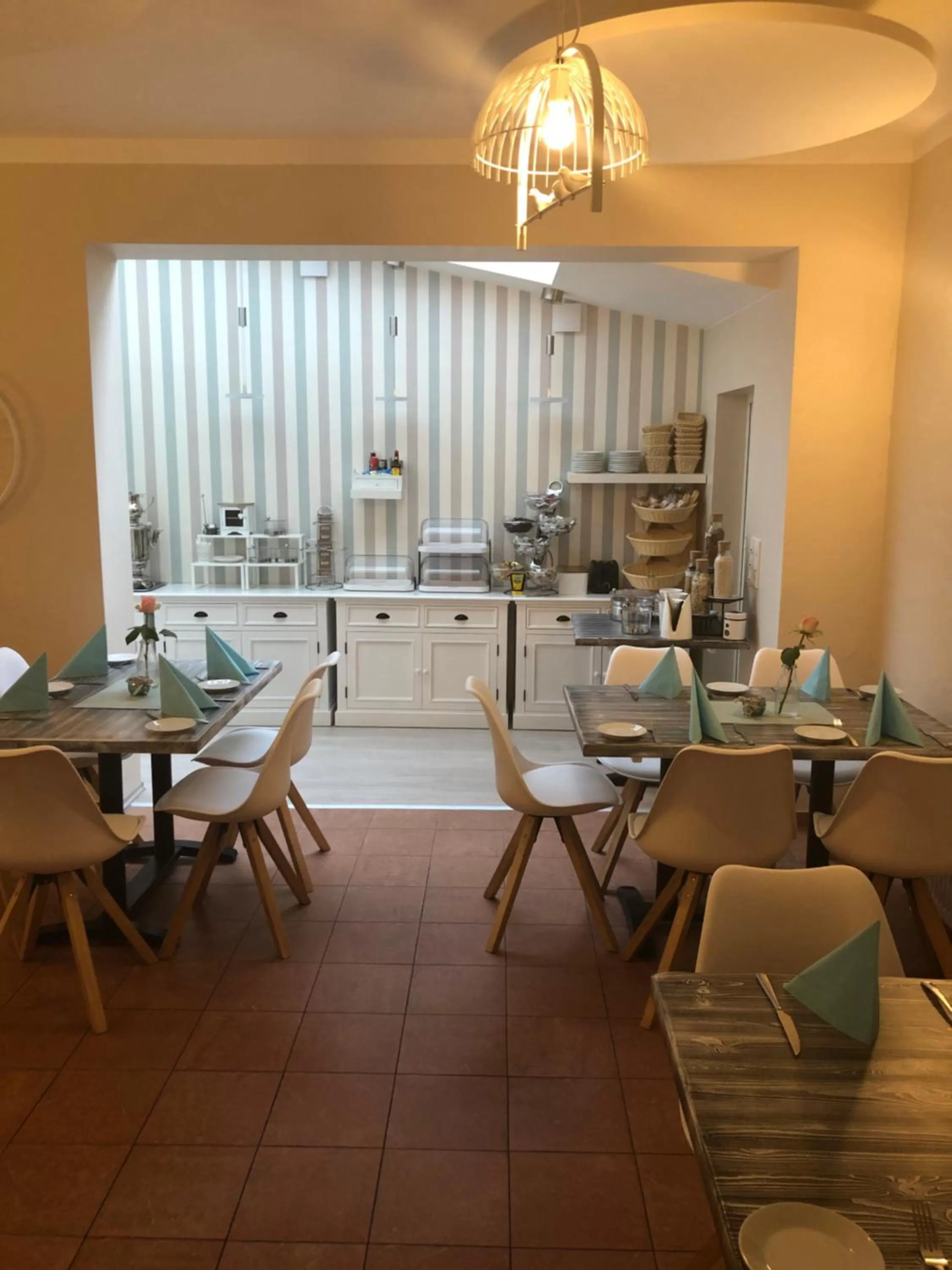 Restaurant/places to eat in Hotel Colosseum