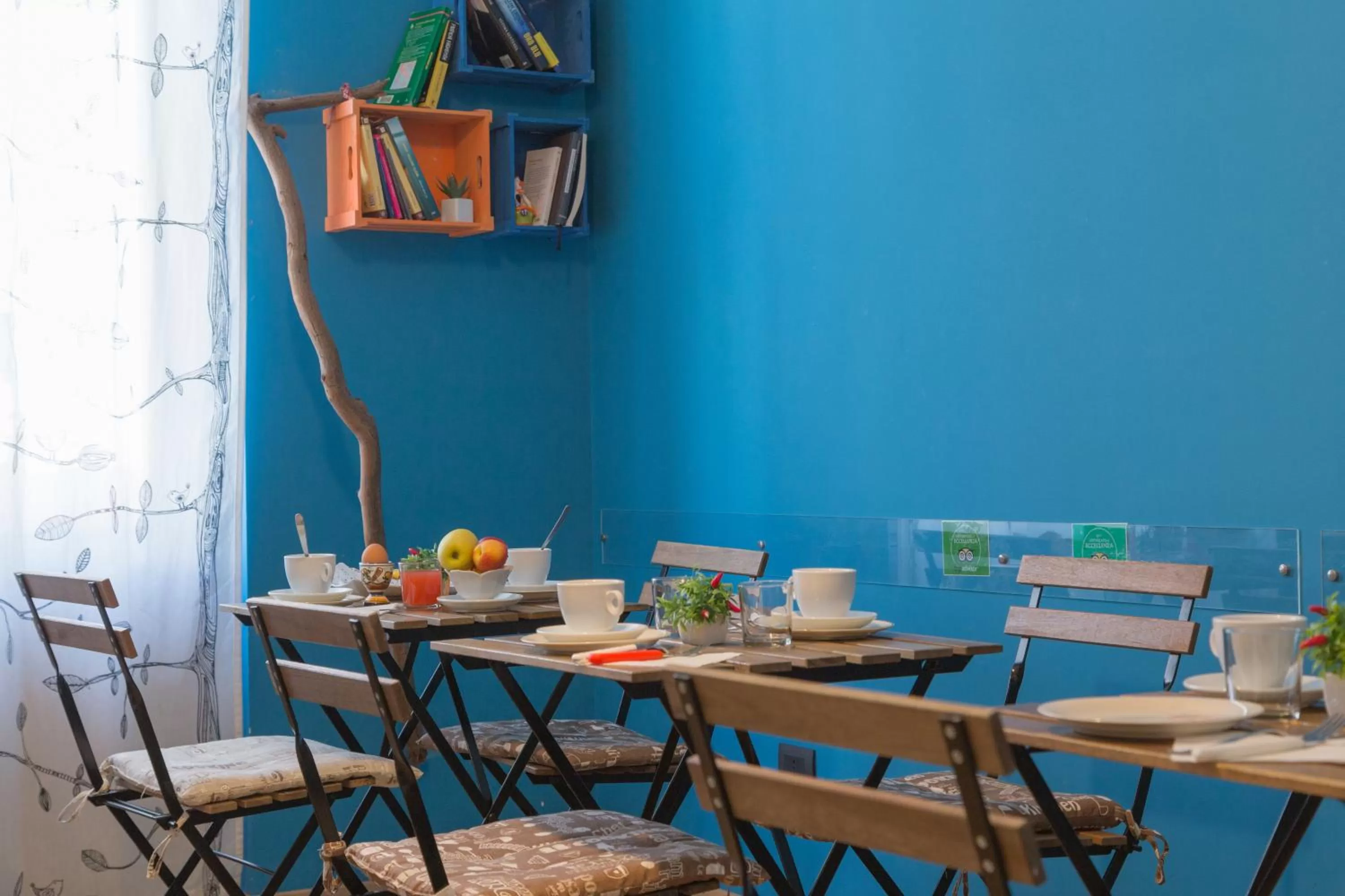 Communal lounge/ TV room in B&B Miro Centro Catania