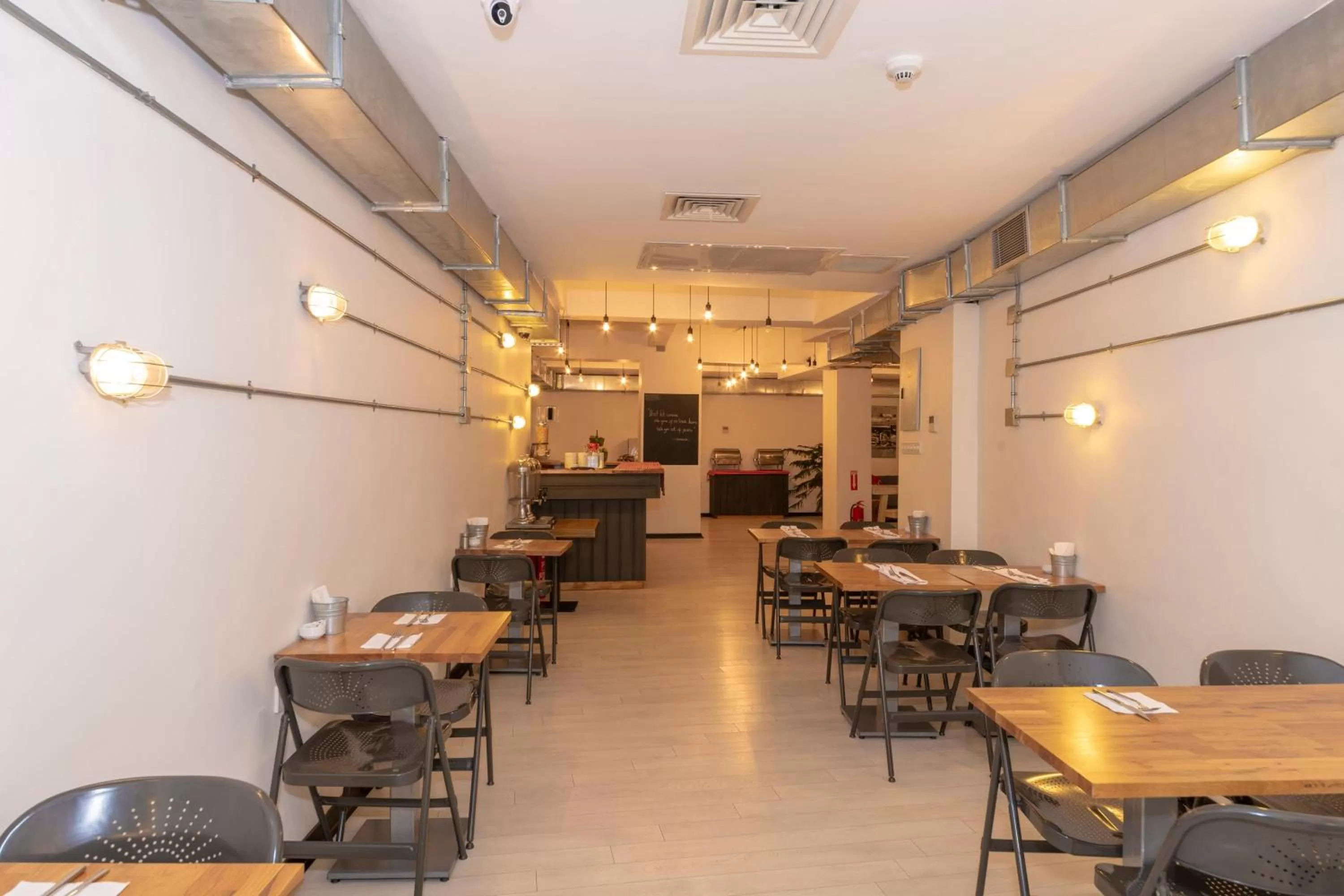 Restaurant/places to eat in Rumours Inn