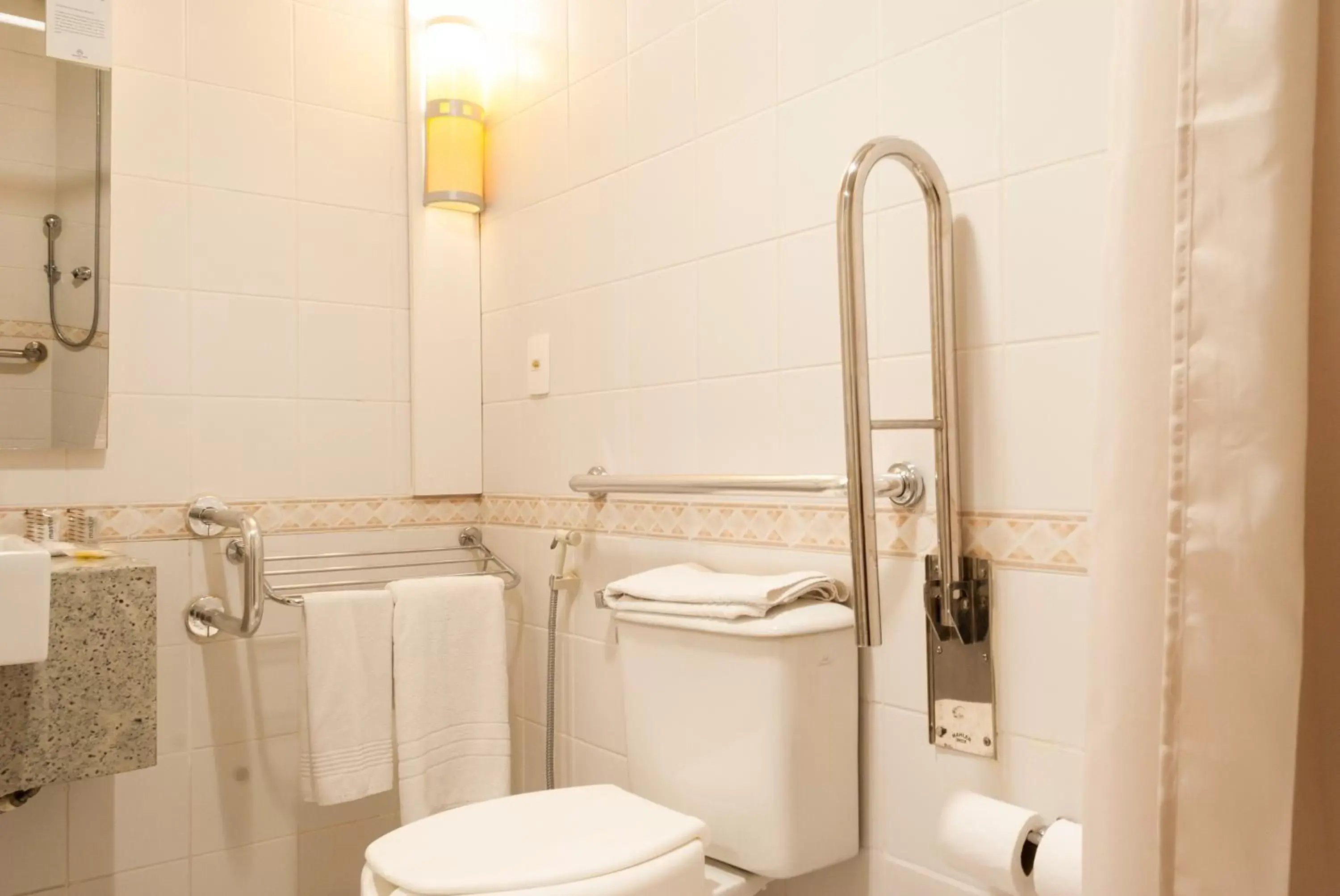 Double Room - Disability Access in Master Curitiba Hotel - 1,6 km do Estádio Couto Pereira - Show Double Room - Disability Access in Master Curitiba Hotel - 1,6 km do Estádio Couto Pereira - Show