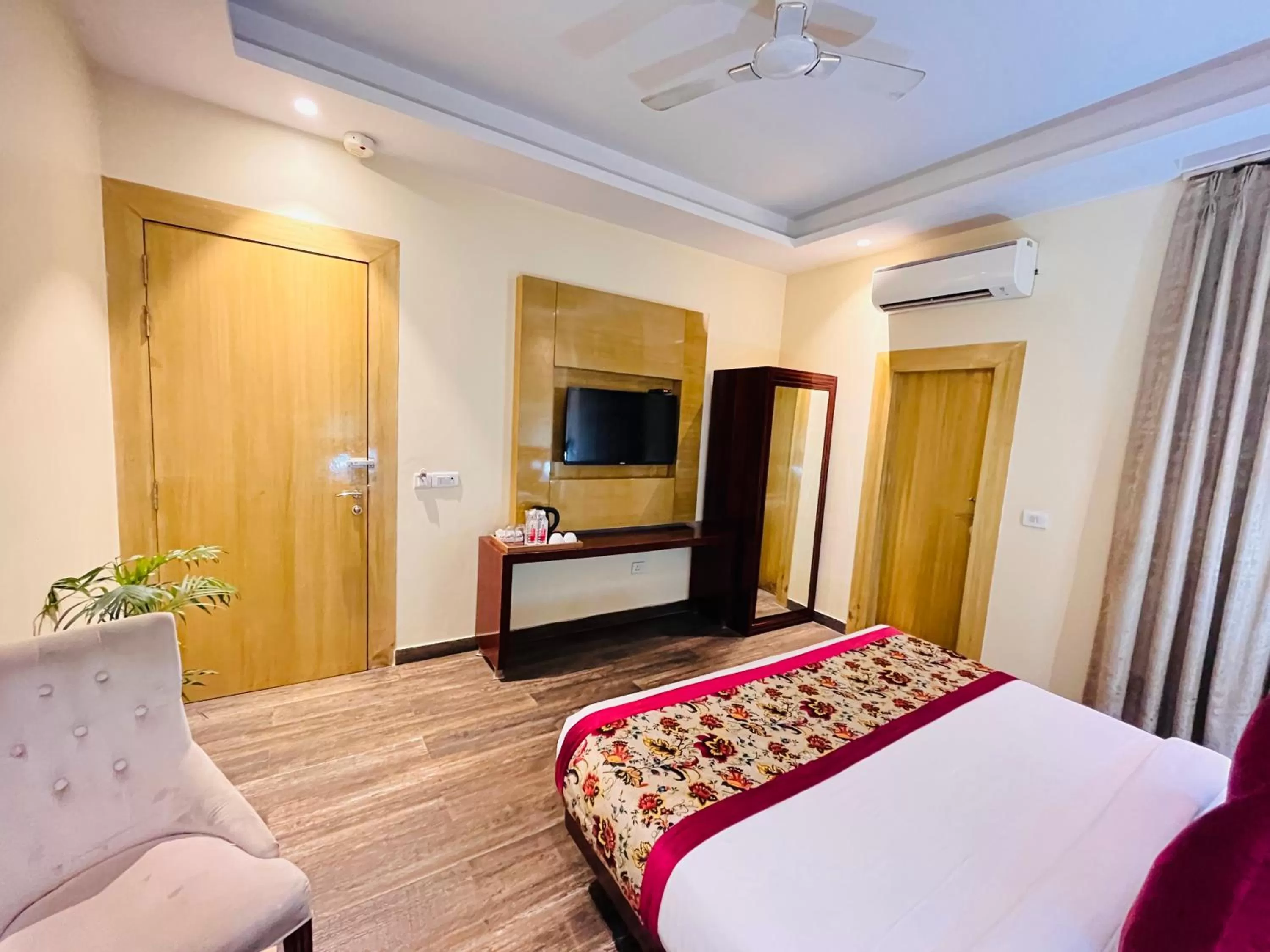 Bed in Hotel Banz near Delhi Airport