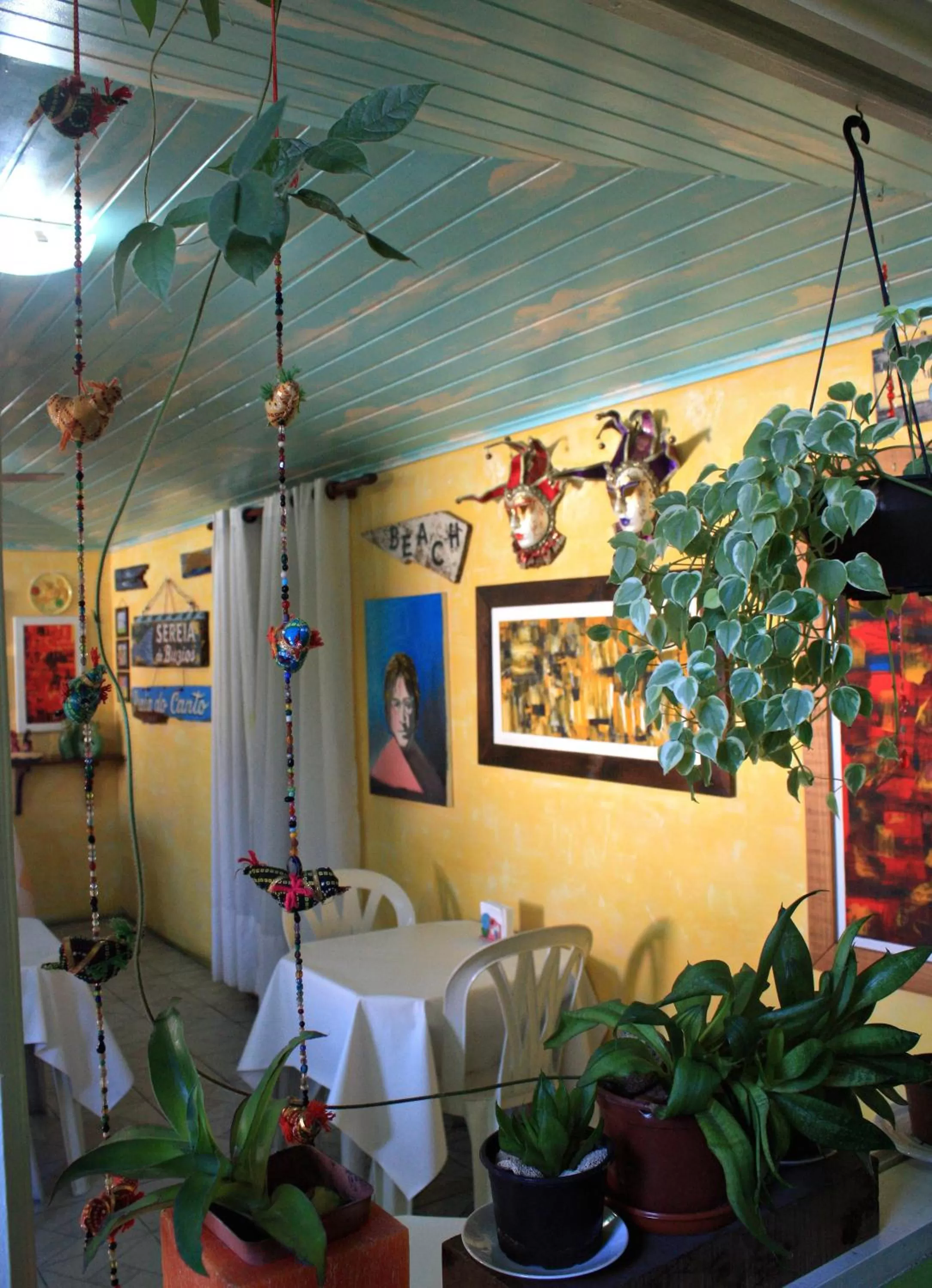 Restaurant/places to eat in Pousada Mare Blue