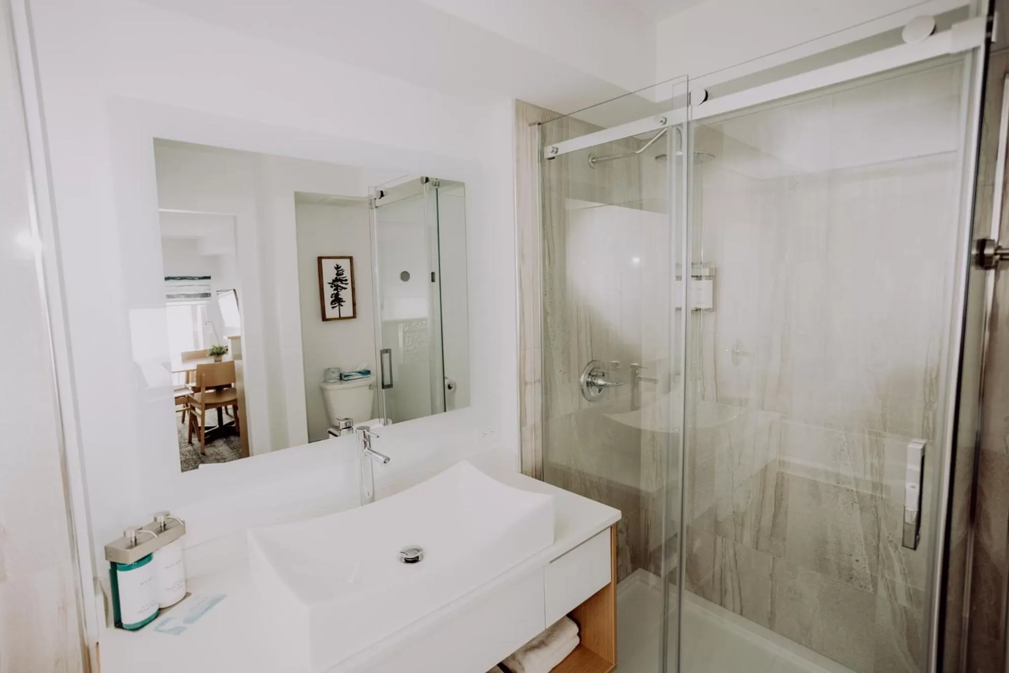 Shower in La Place Rendez-Vous Hotel