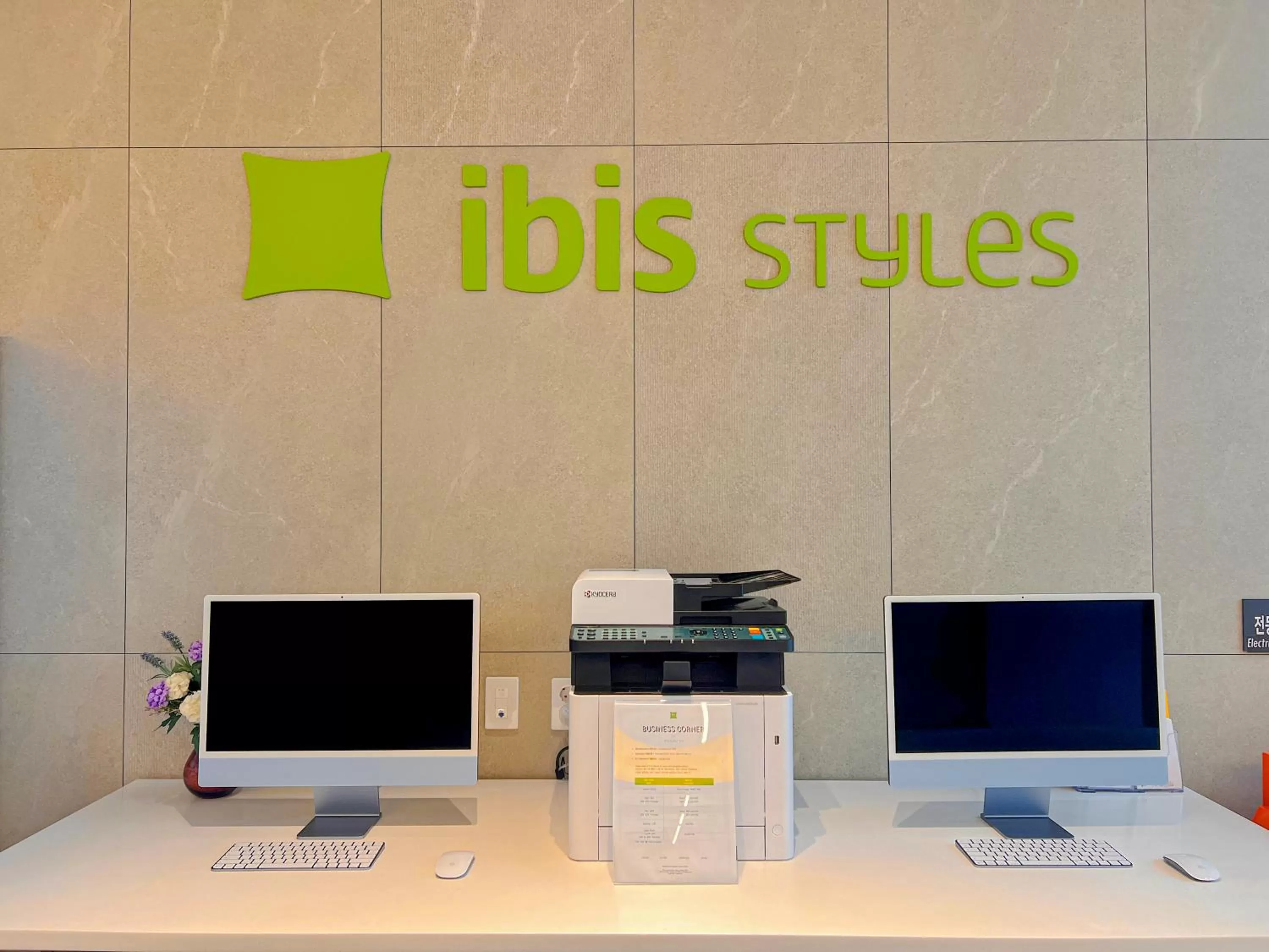 Business facilities in ibis Styles Ambassador Incheon Airport T2