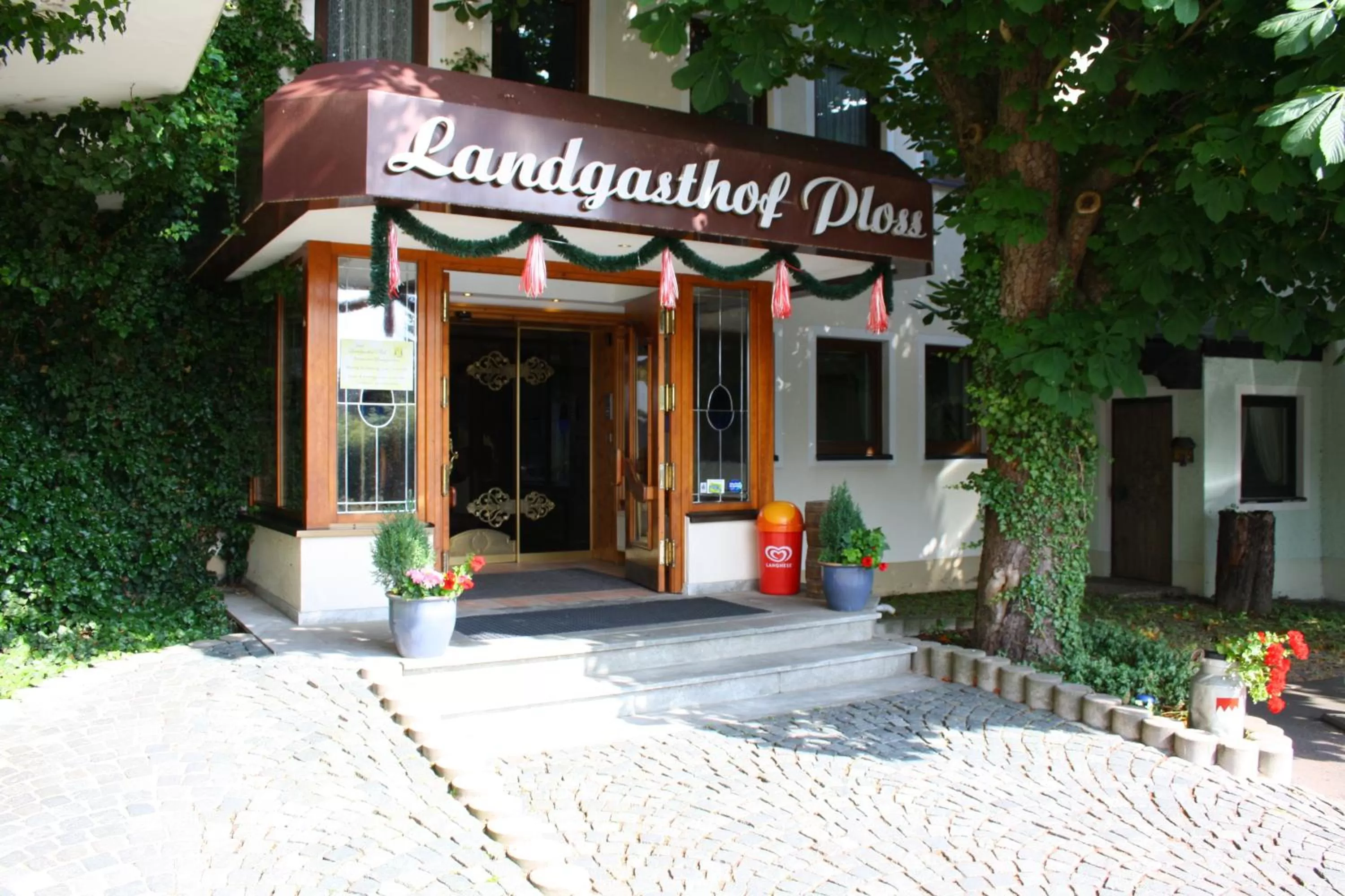 Facade/entrance in Hotel-Landgasthof Ploss