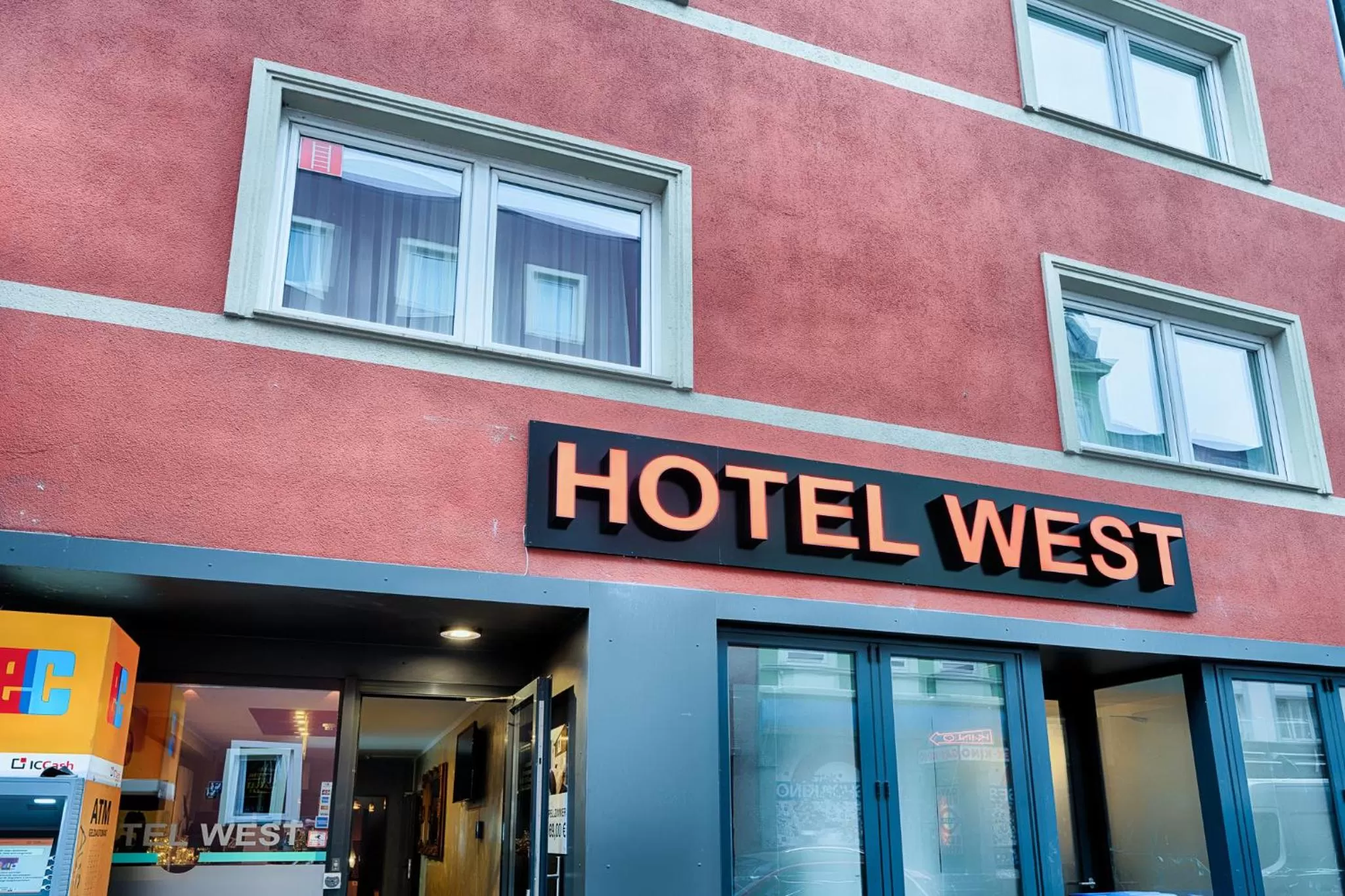 Hotel West