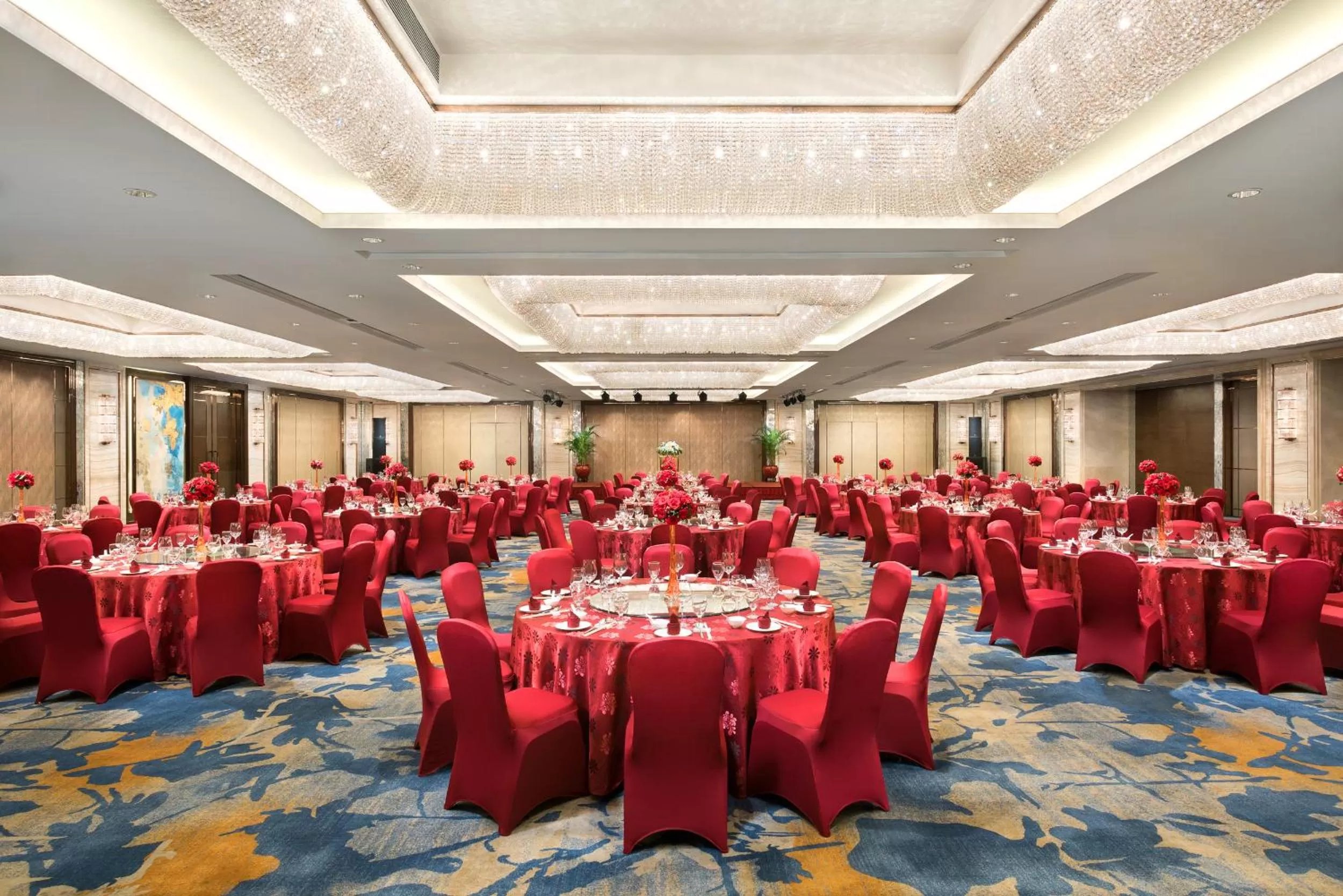 Banquet/Function facilities in Shangri-La Shenzhen - Nearby Luohu Border, Outdoor Swimming Pool