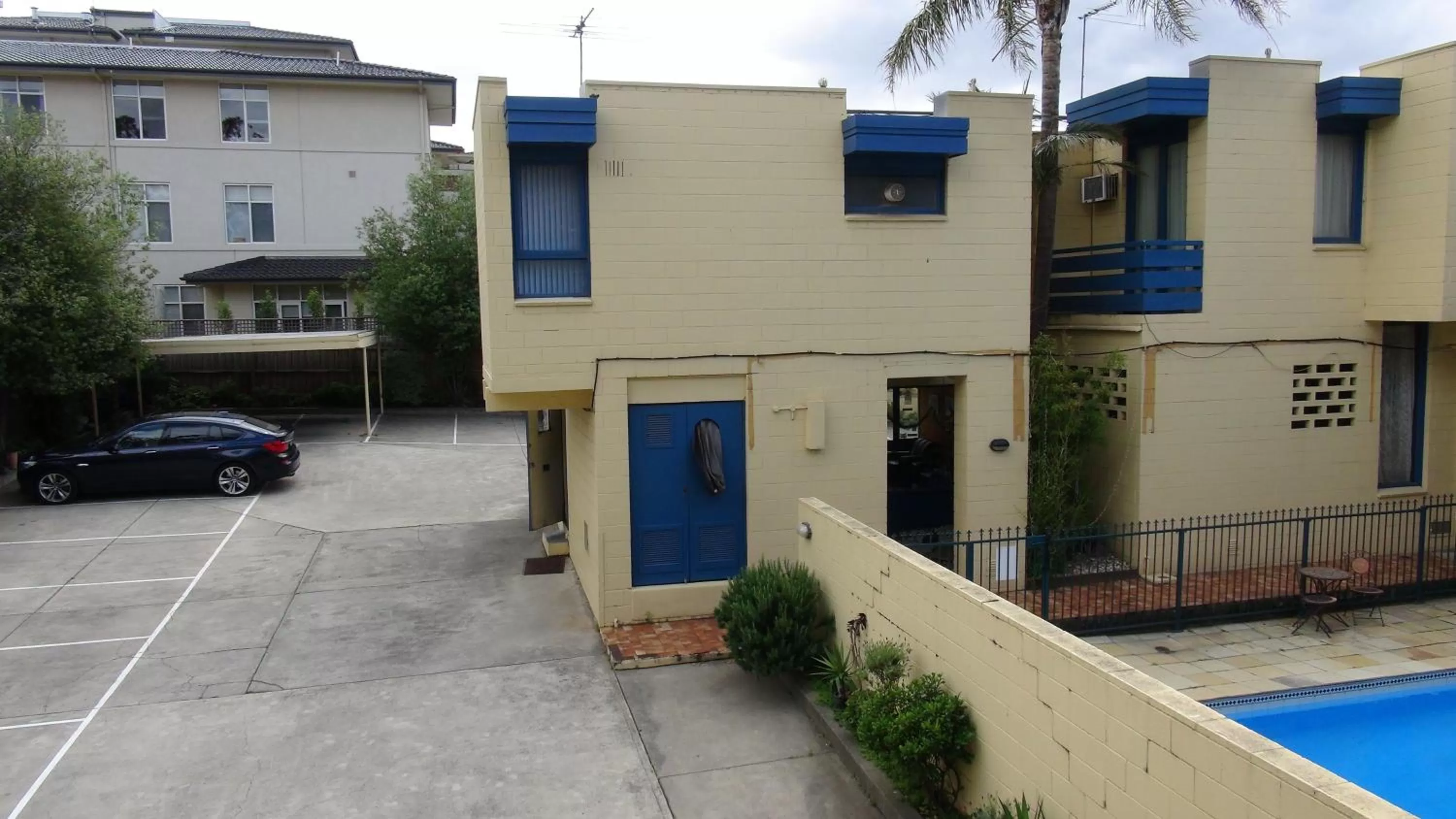 Facade/entrance in Pathfinder Motel