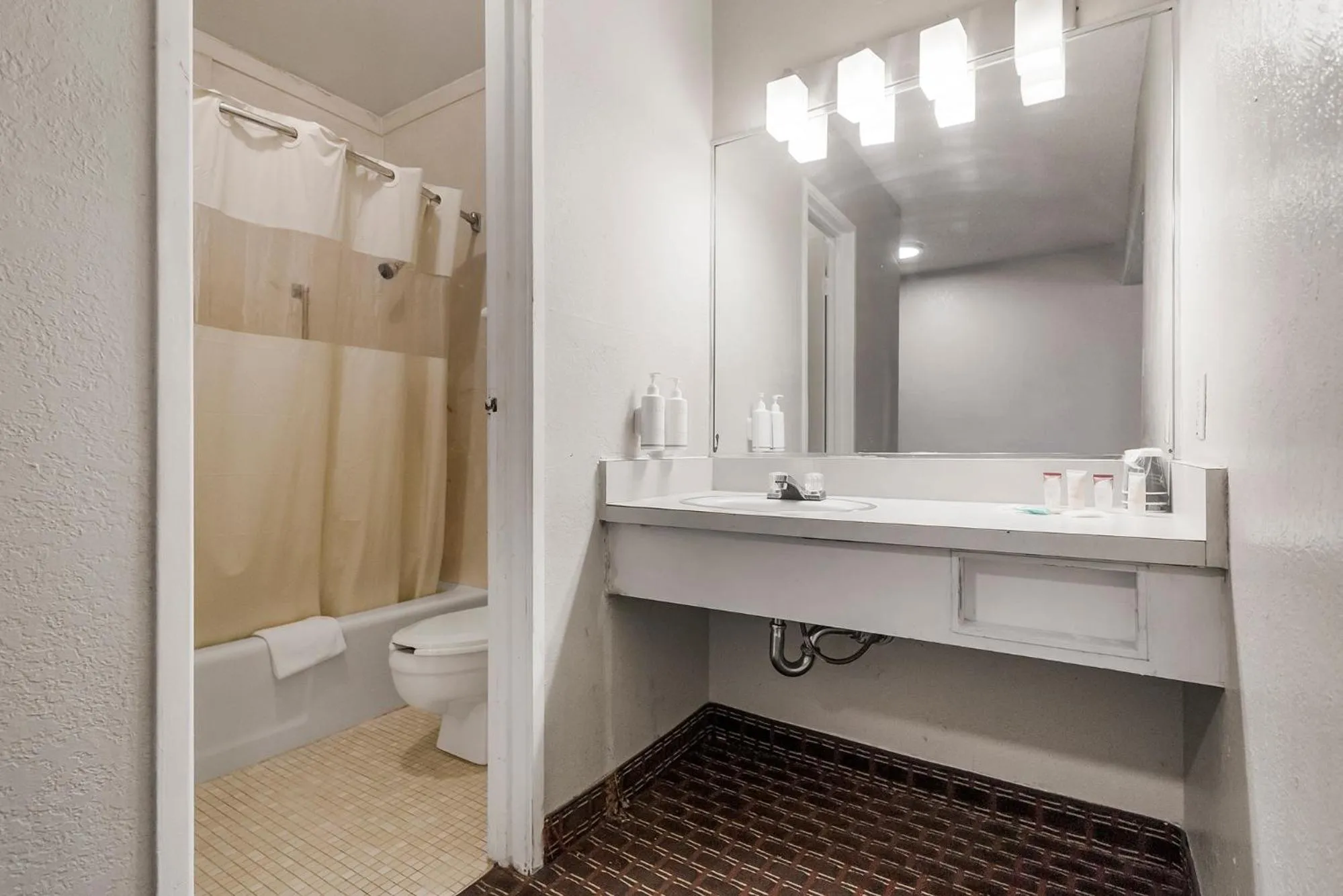 Bathroom in Heritage Inn Express Hayward