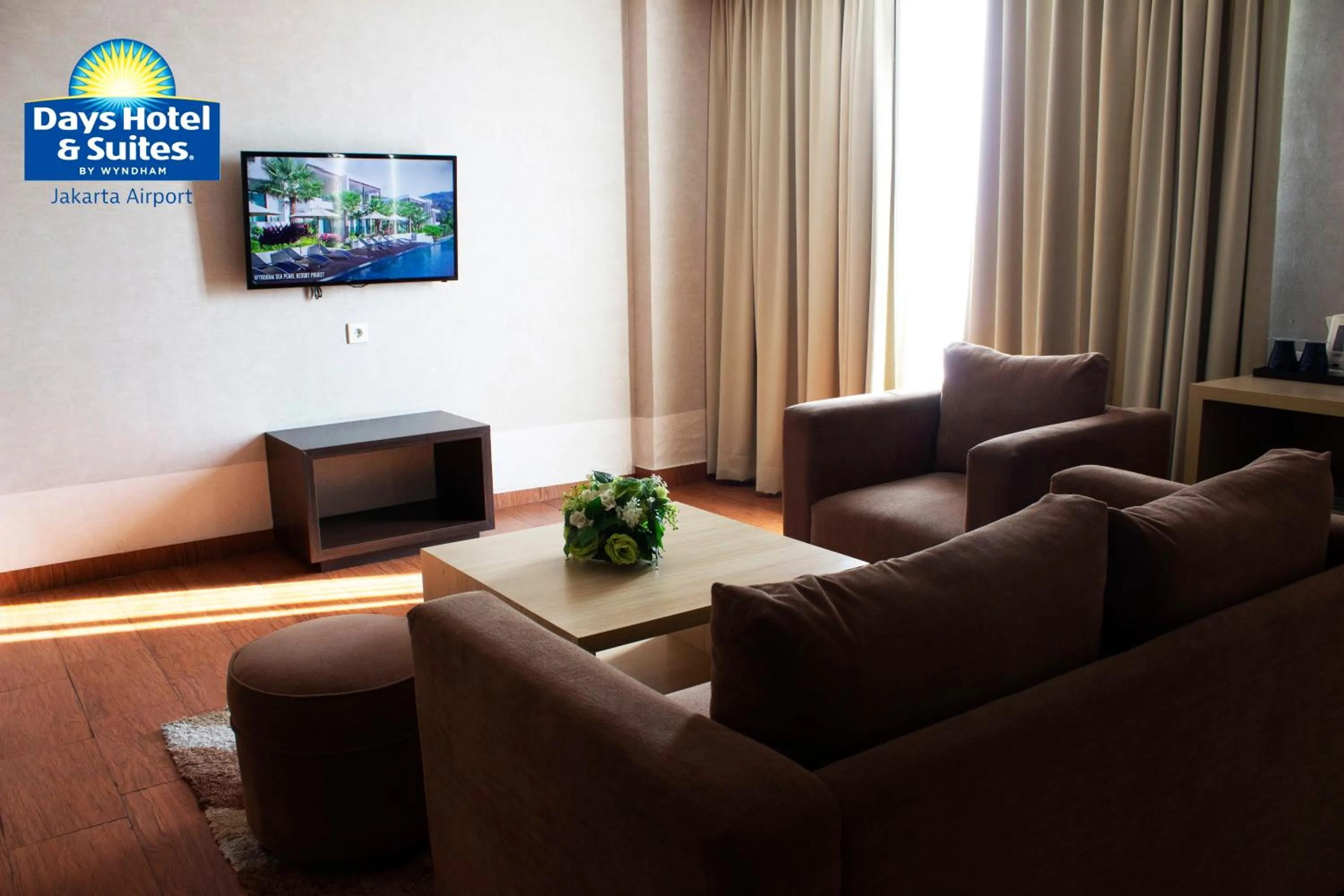 TV and multimedia in Days Hotel & Suites by Wyndham Jakarta Airport