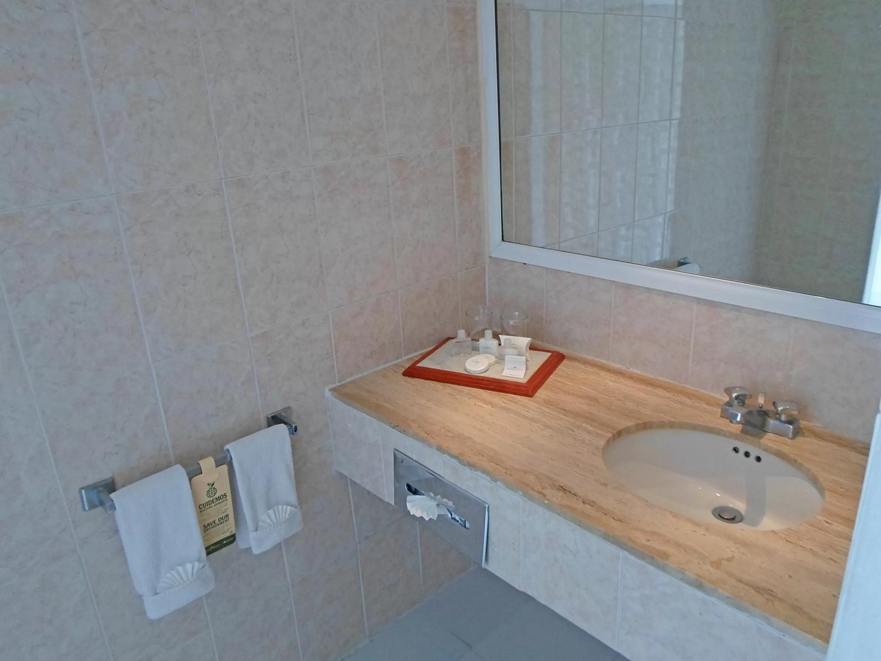 Bathroom in Calinda Beach Acapulco