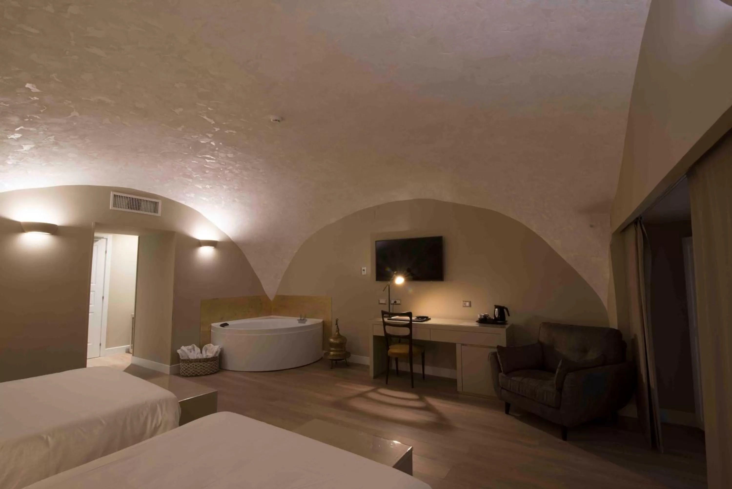 Photo of the whole room, Bed in Caruso Place Luxury Rooms & Suites