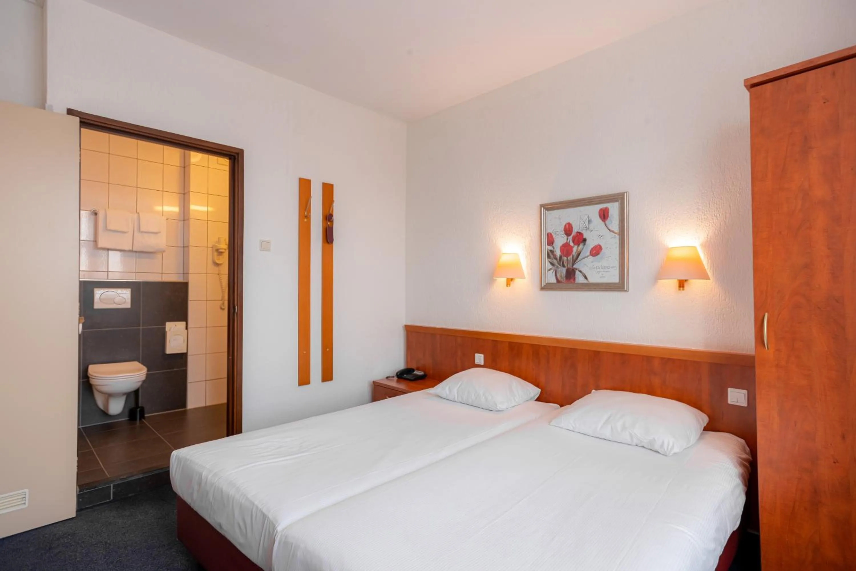 Photo of the whole room, Bed in Owl Hotel