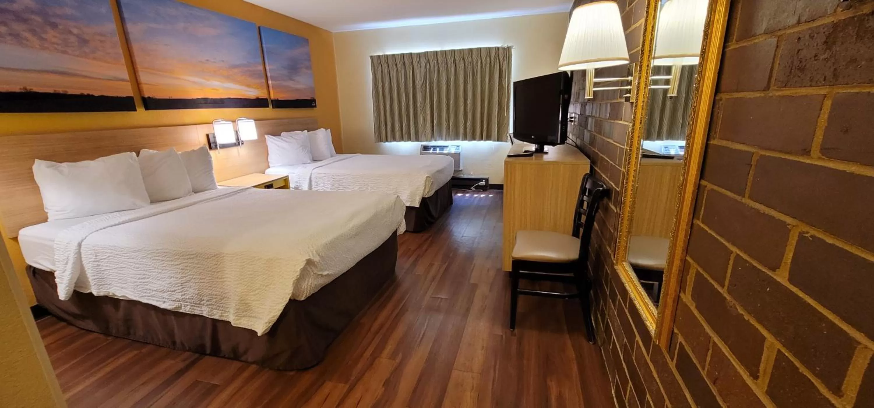 Bedroom, Bed in Days Inn by Wyndham Rockford I-90 Walking Distance to Casino