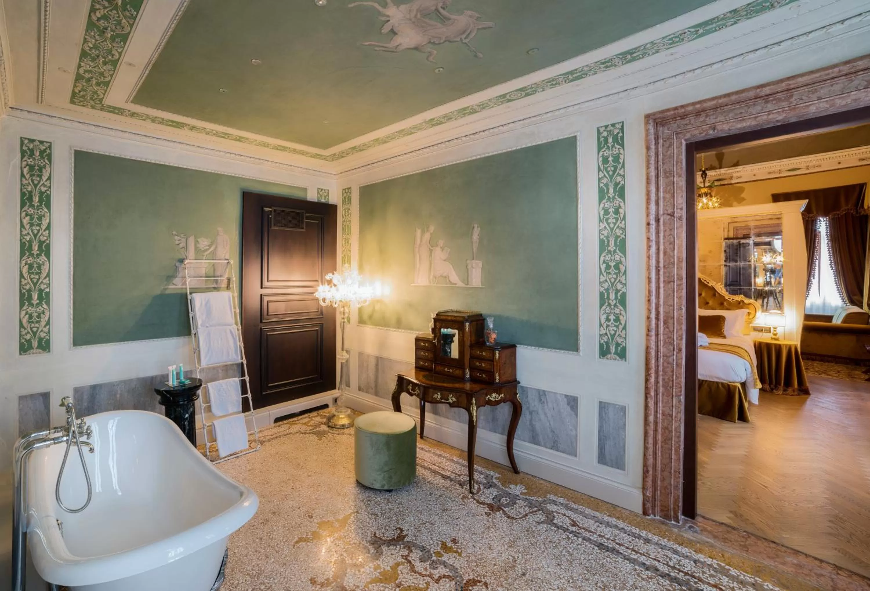 Bathroom, Bed in Hotel Nani Mocenigo Palace