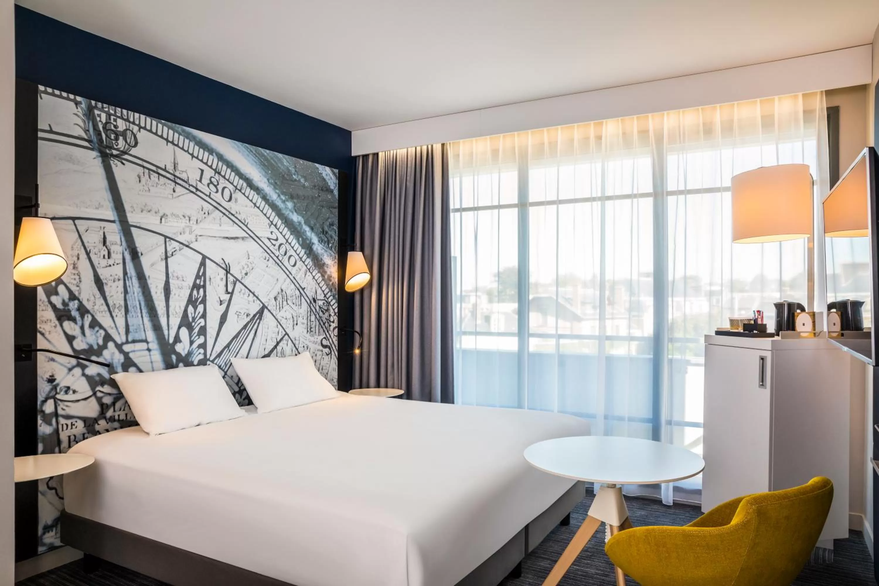 Bed in Mercure Beauvais Centre Cathédrale