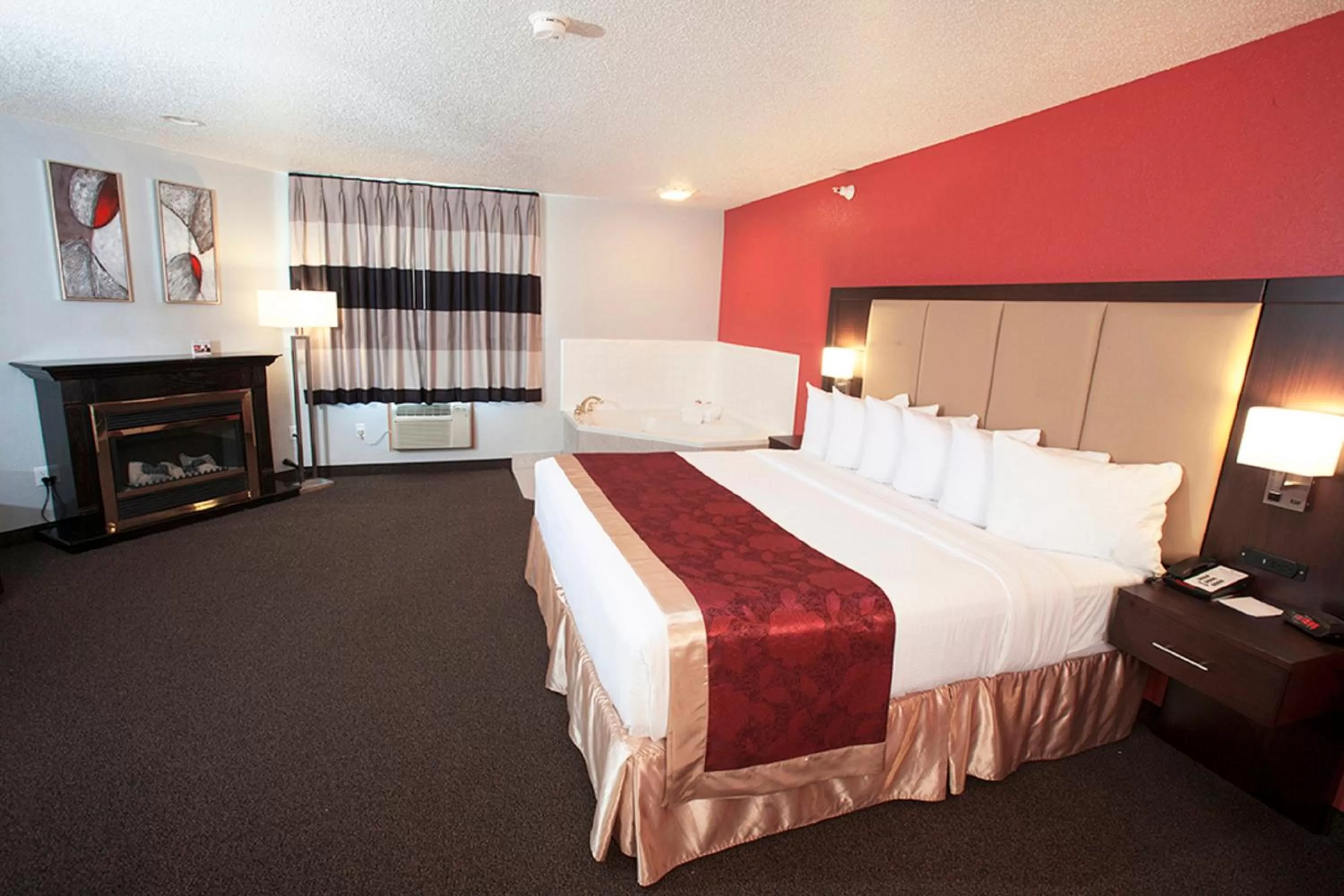 Bed in Ramada by Wyndham Keystone Near Mt Rushmore