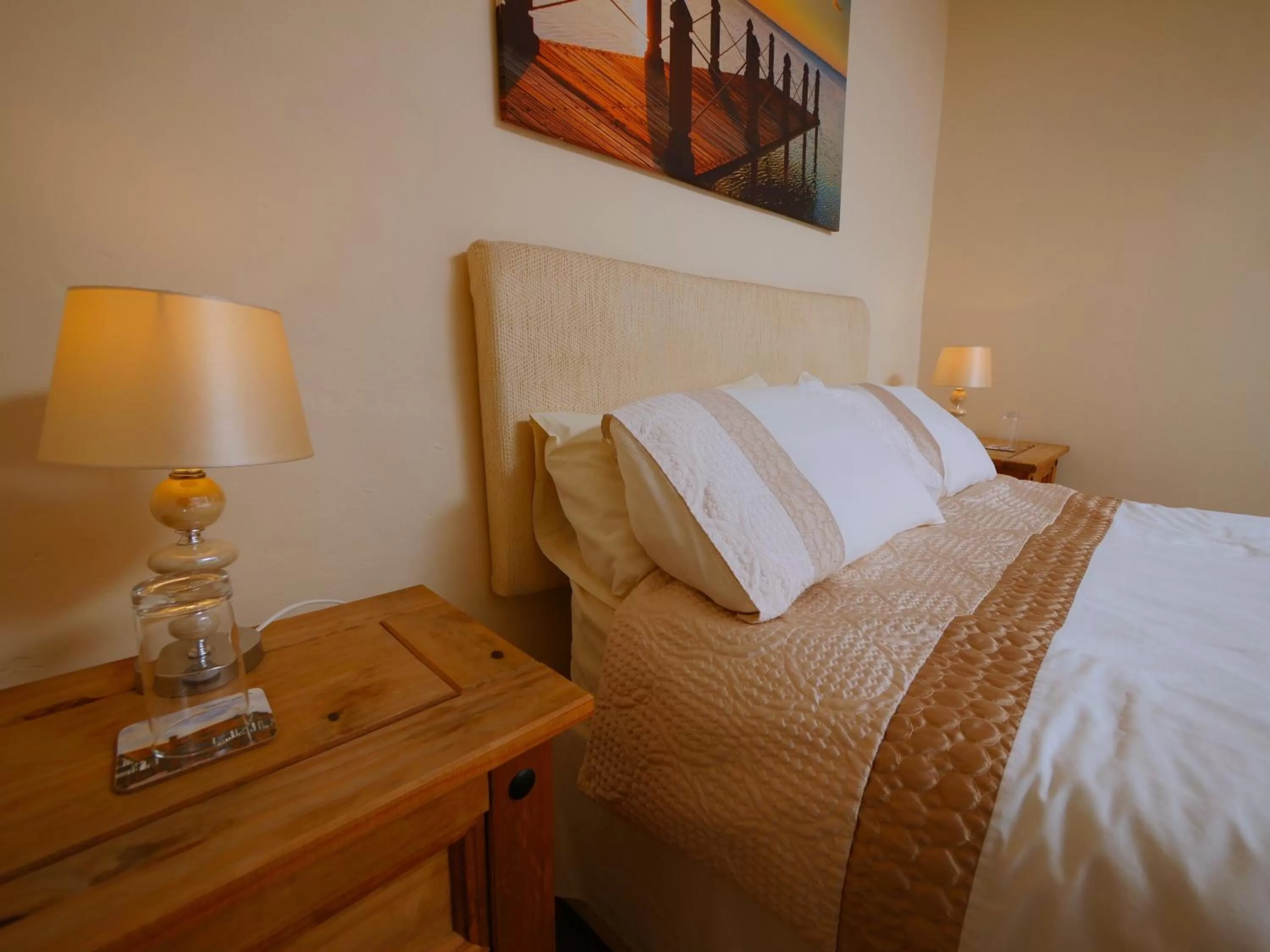 Bed in The Five Bells, Eastry