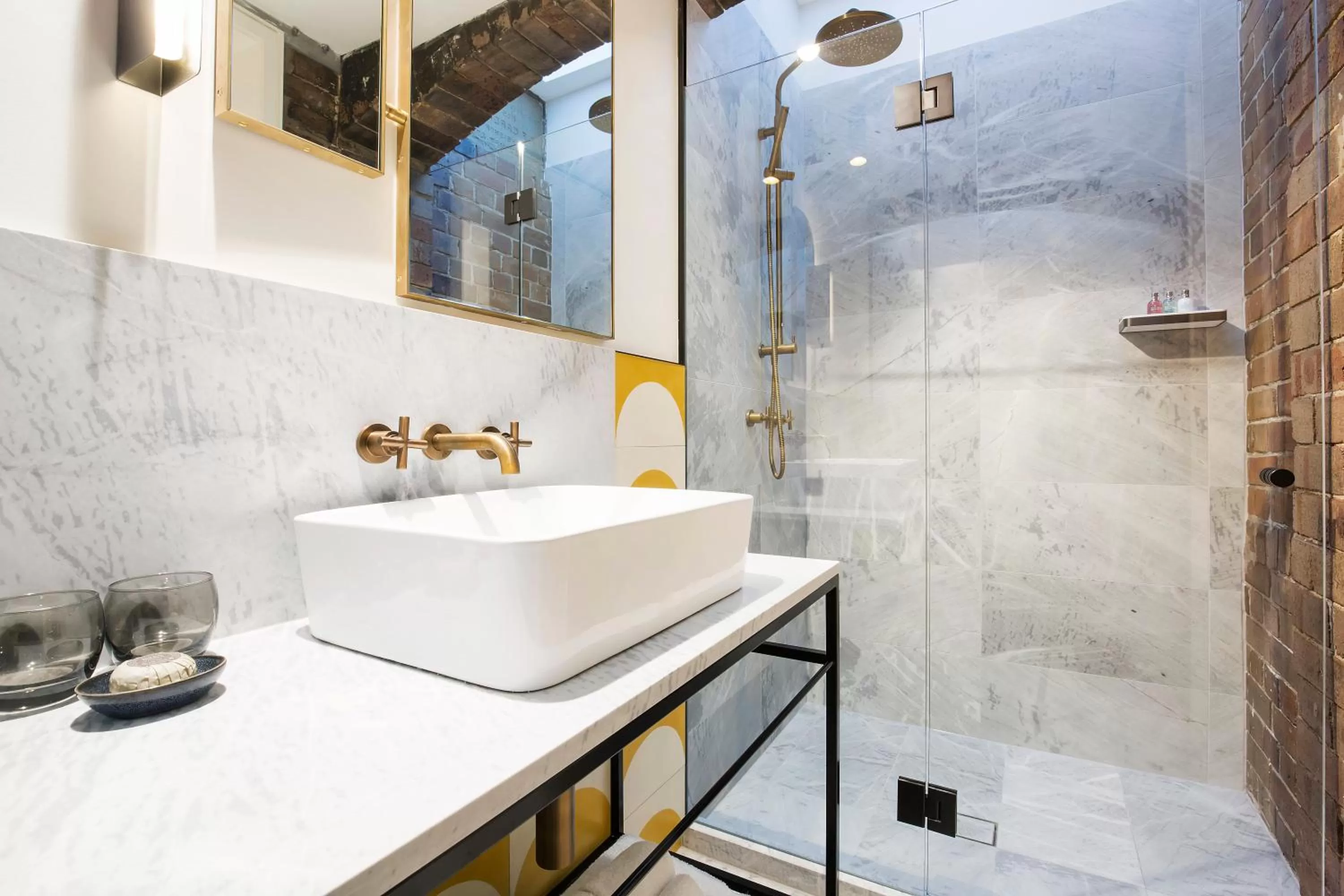 Shower in Crystalbrook Albion