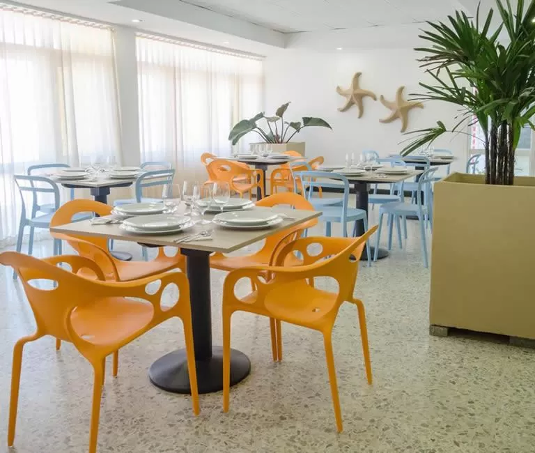 Restaurant/places to eat in Hotel Gimaura