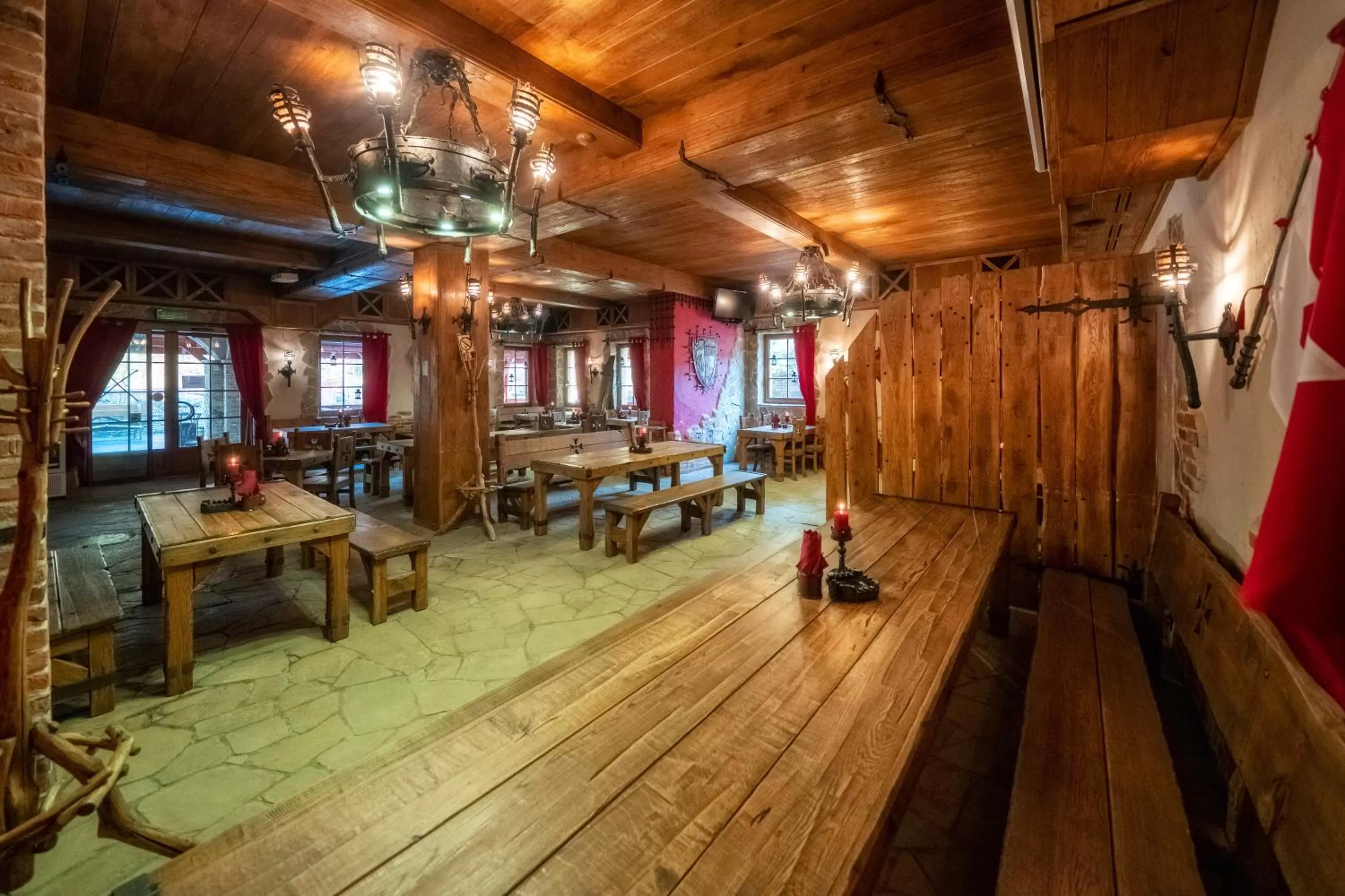 Restaurant/places to eat in Pokoje w Oberży Czarny Groń