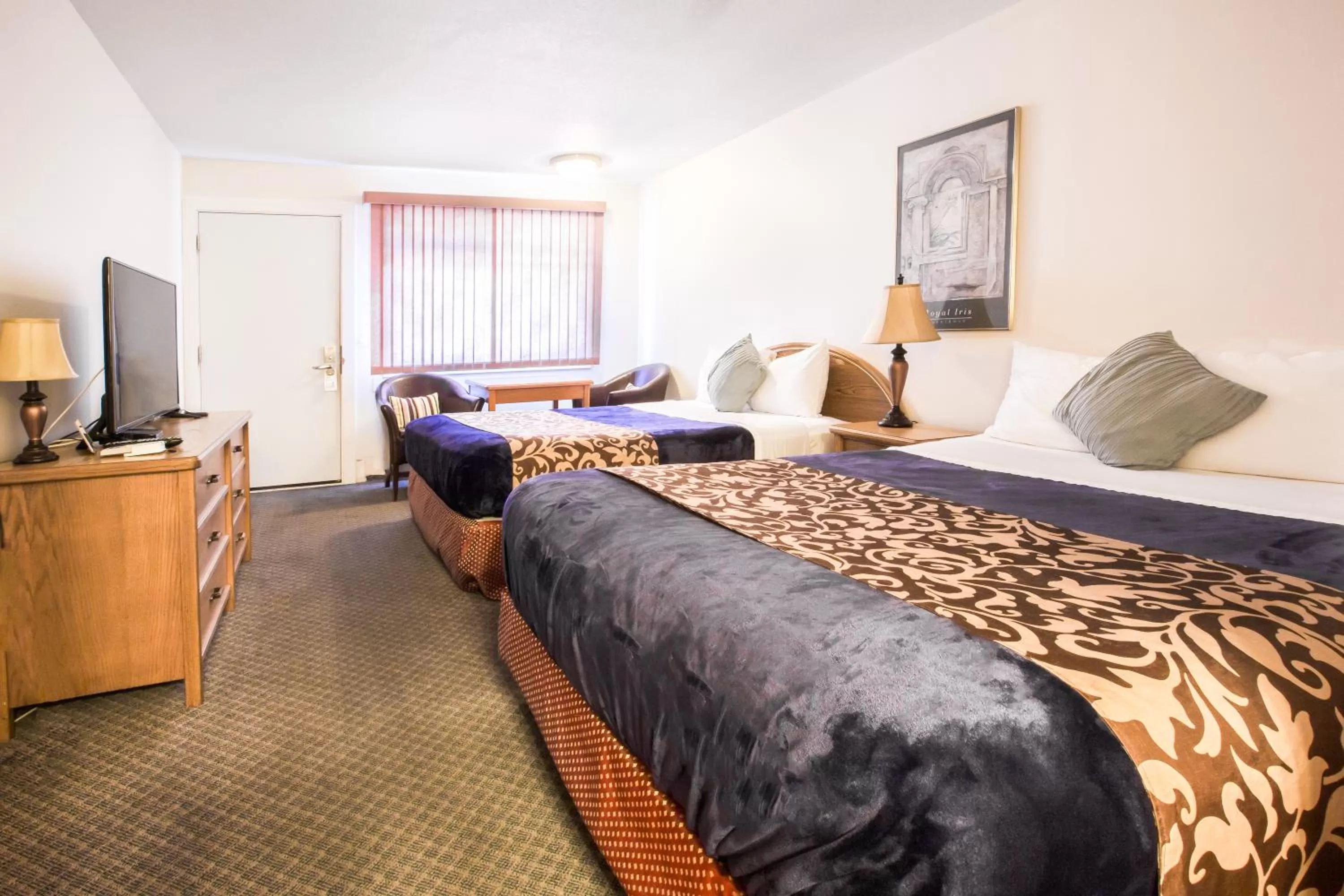 Living room, Bed in Grandview Motel