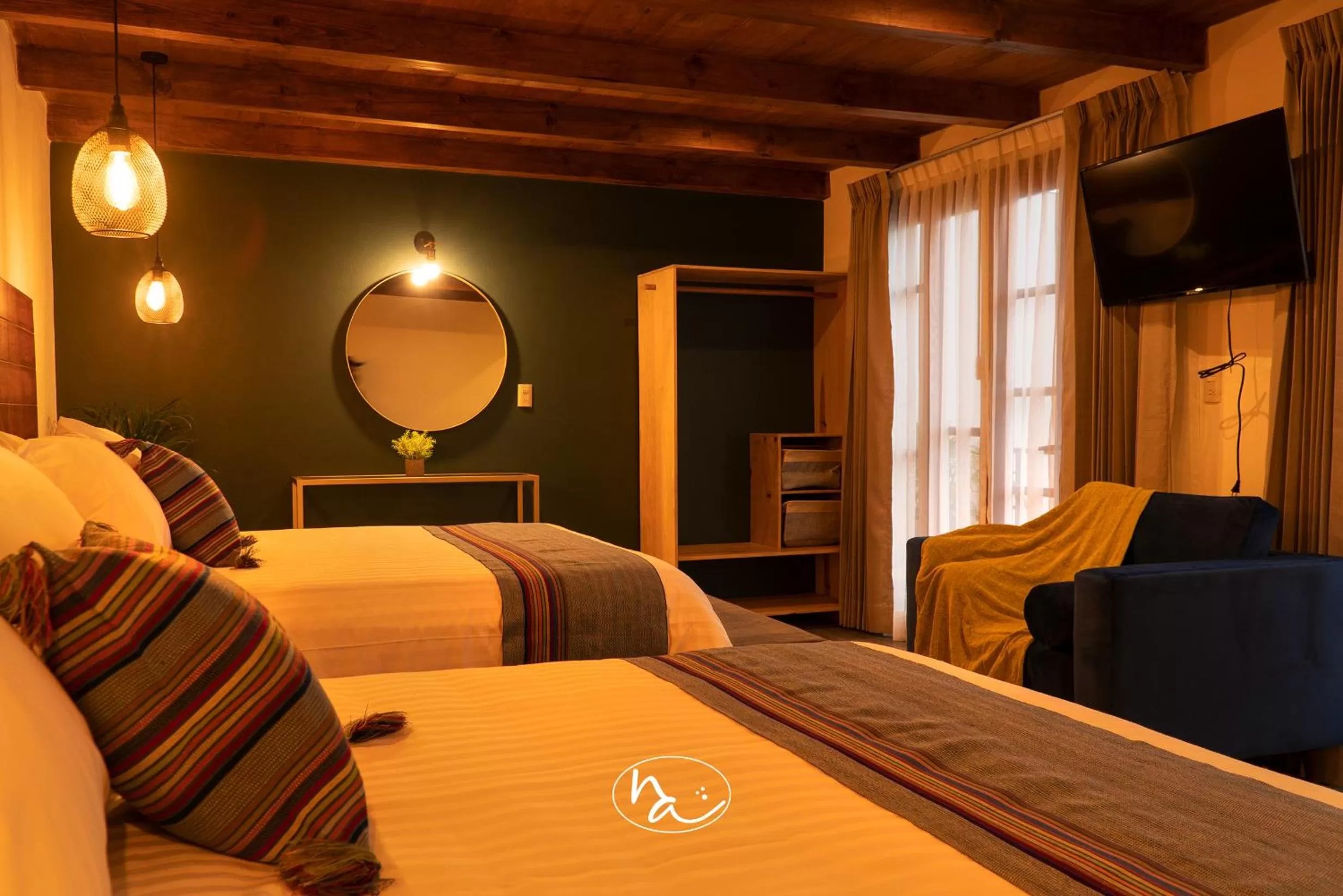 Staff, Bed in Na Hotel