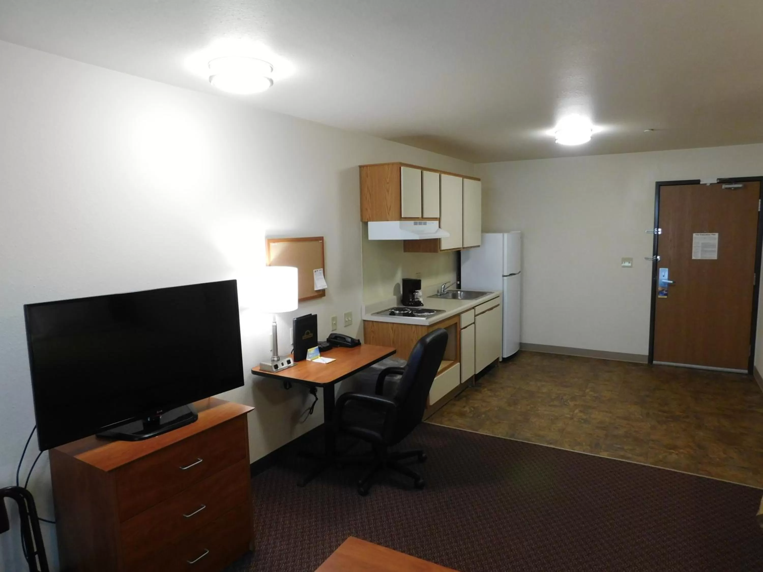Kitchen or kitchenette in Days Inn & Suites by Wyndham Rochester South