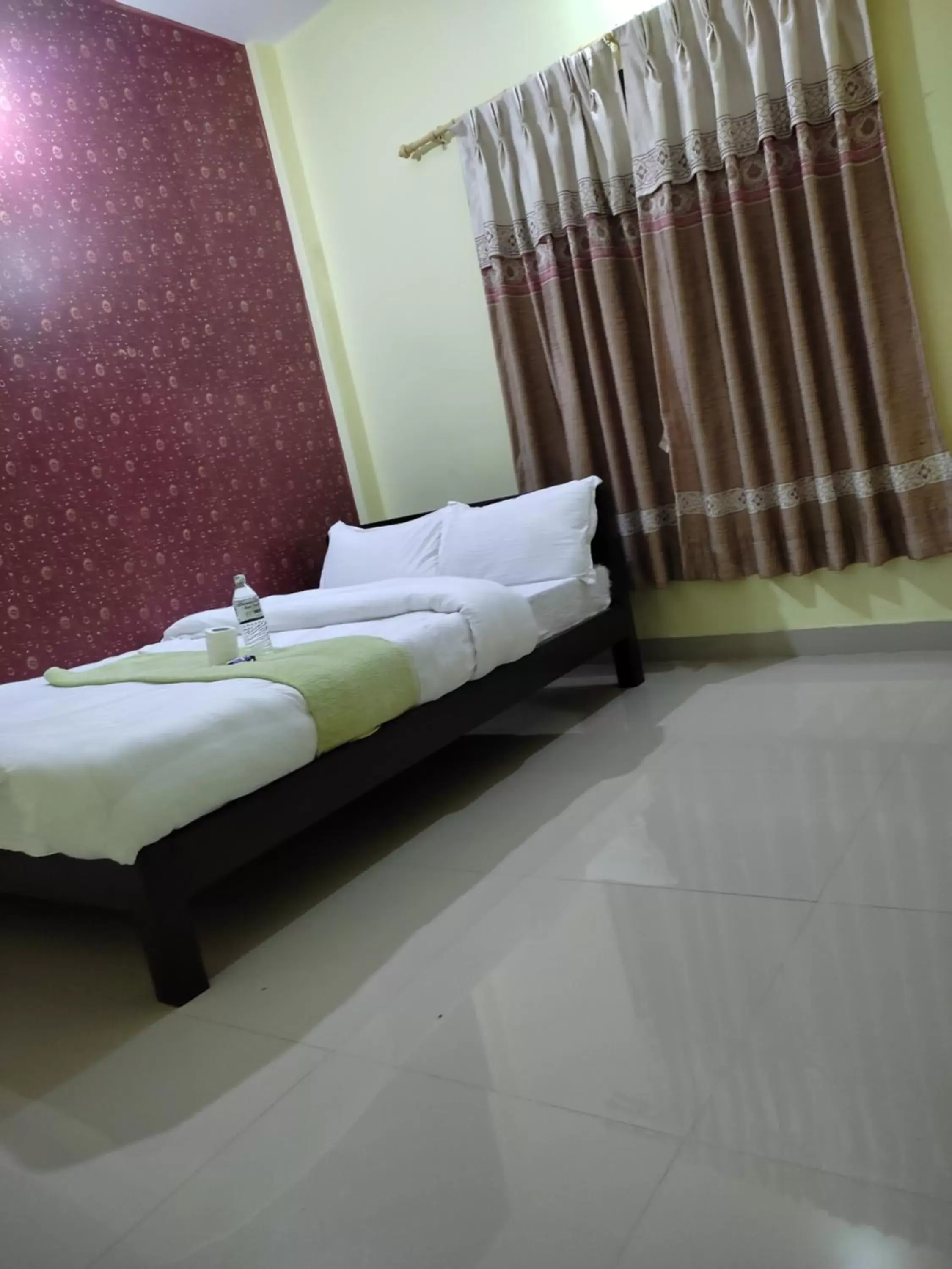 Standard Double Room in Hotel Green Hill View Standard Double Room in Hotel Green Hill View