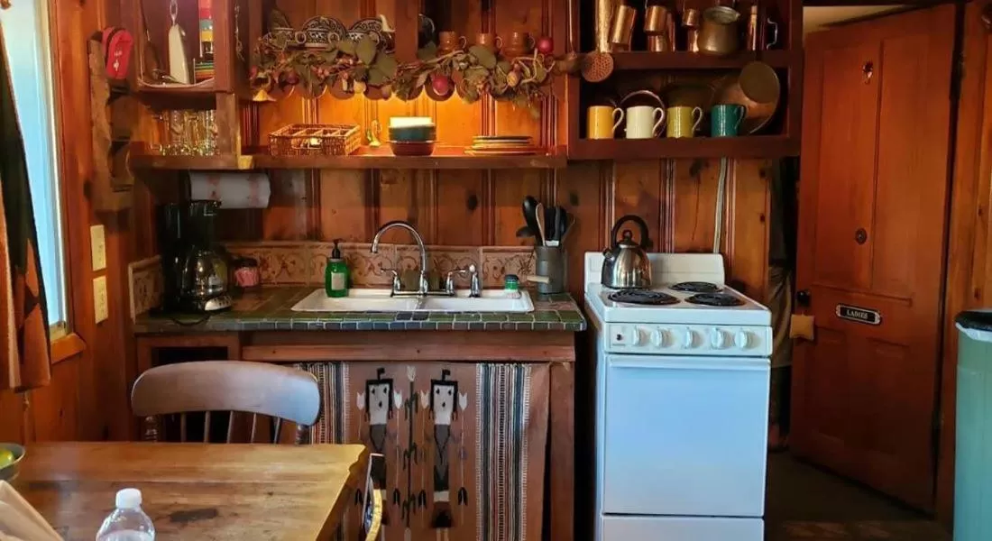 Kitchen or kitchenette in Country Woods Inn