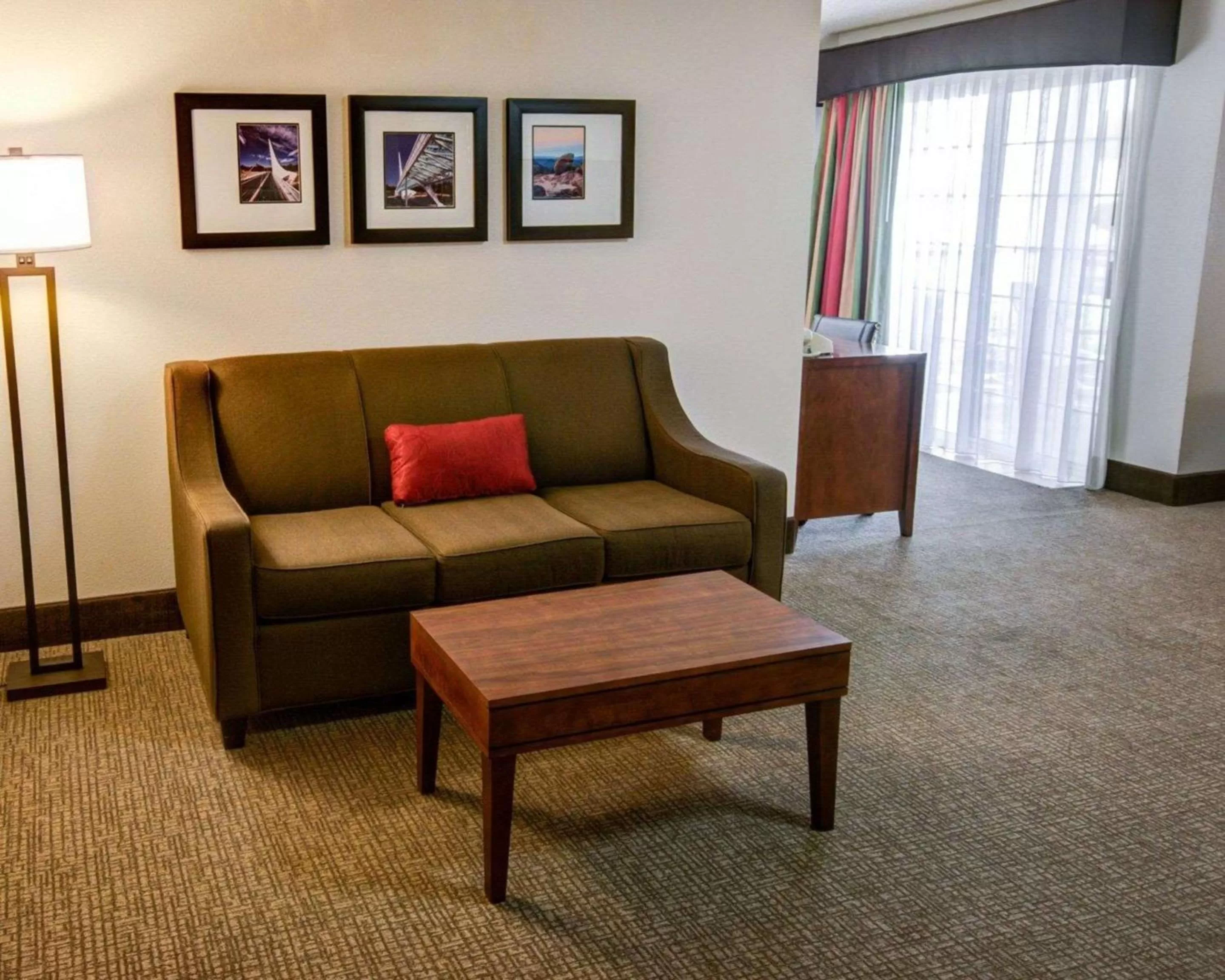 Photo of the whole room in Comfort Inn Redding Near I-5
