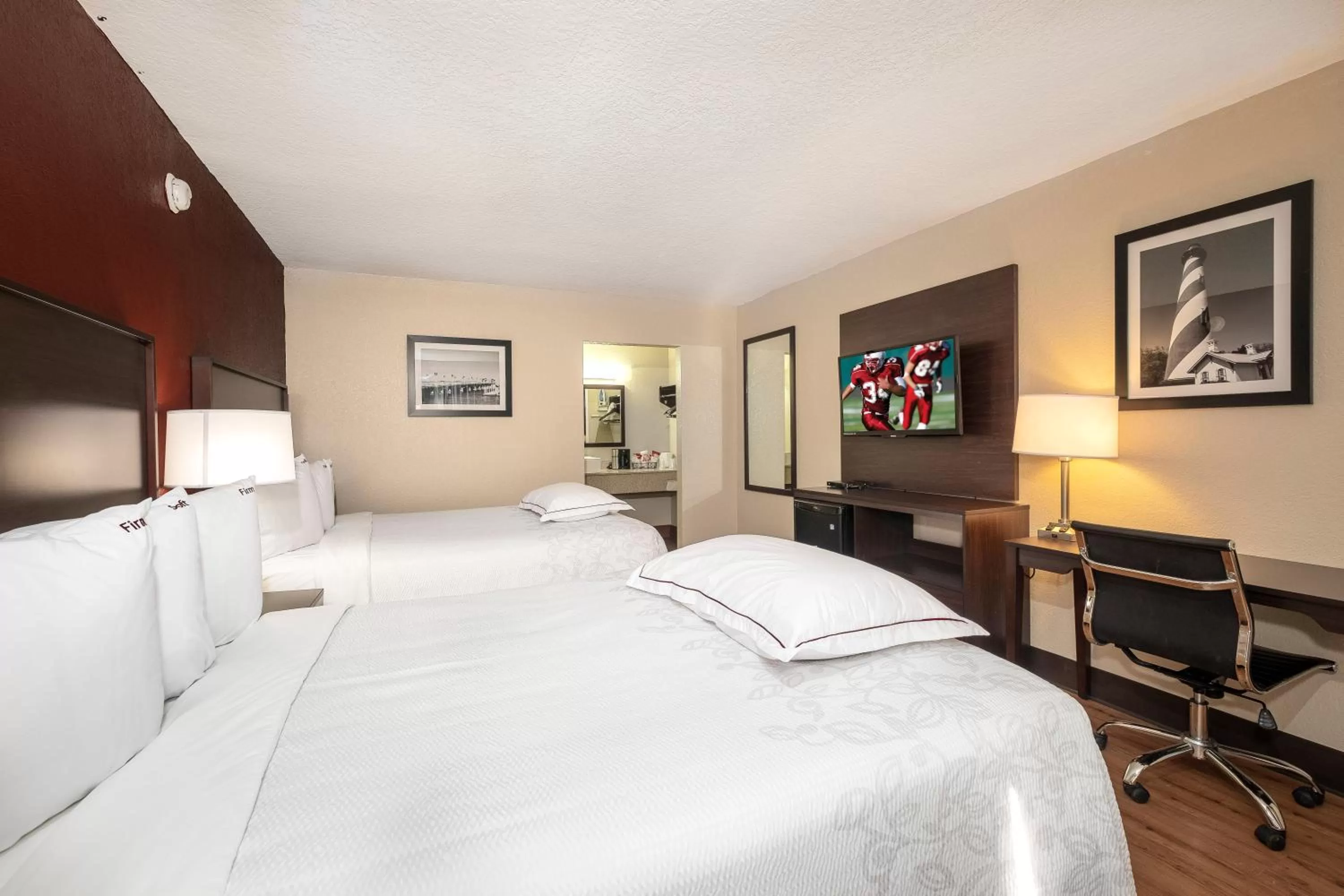 Photo of the whole room, Bed in Red Roof Inn PLUS+ St. Augustine