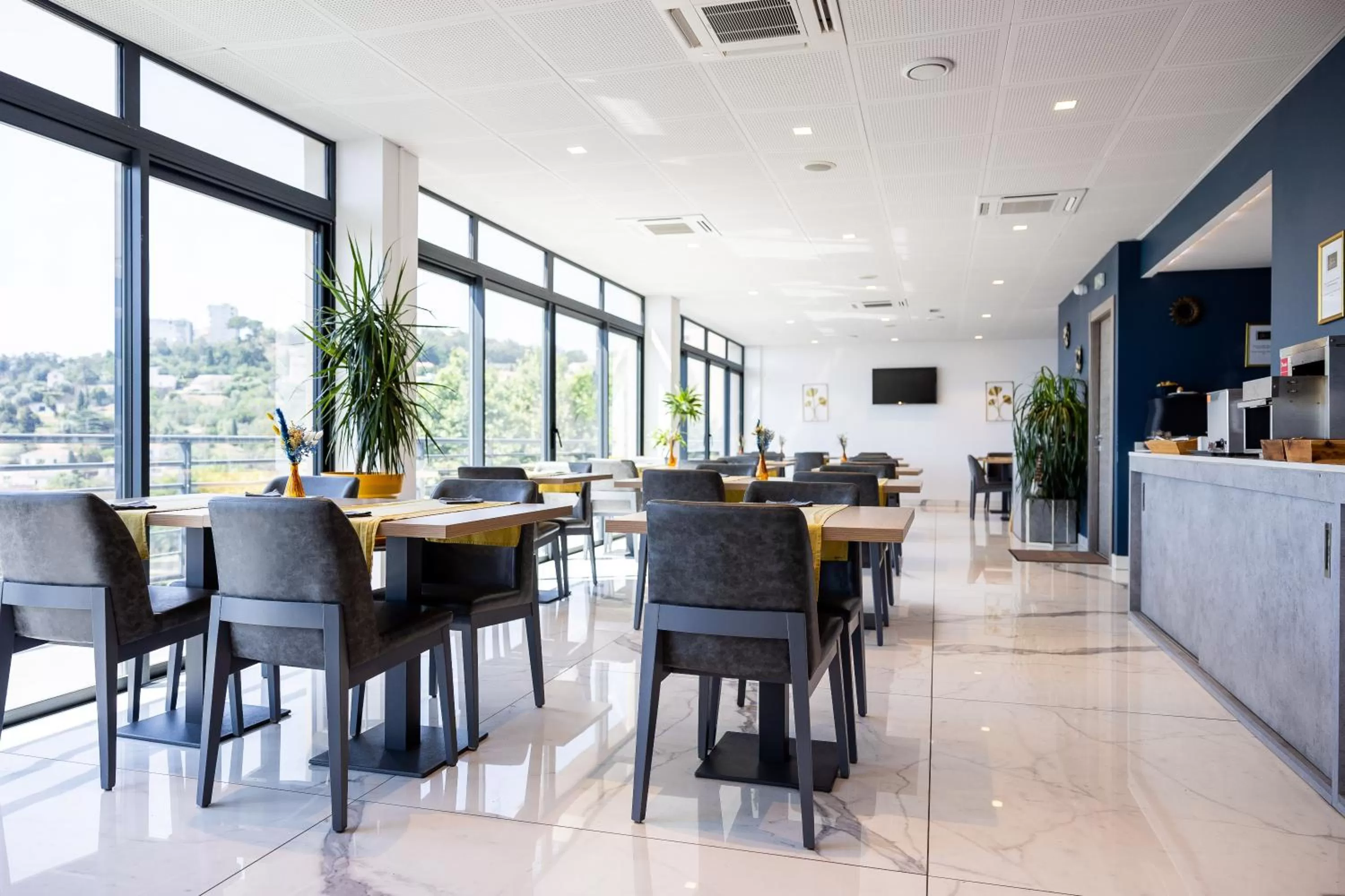 Breakfast in Hôtel Le Bastia