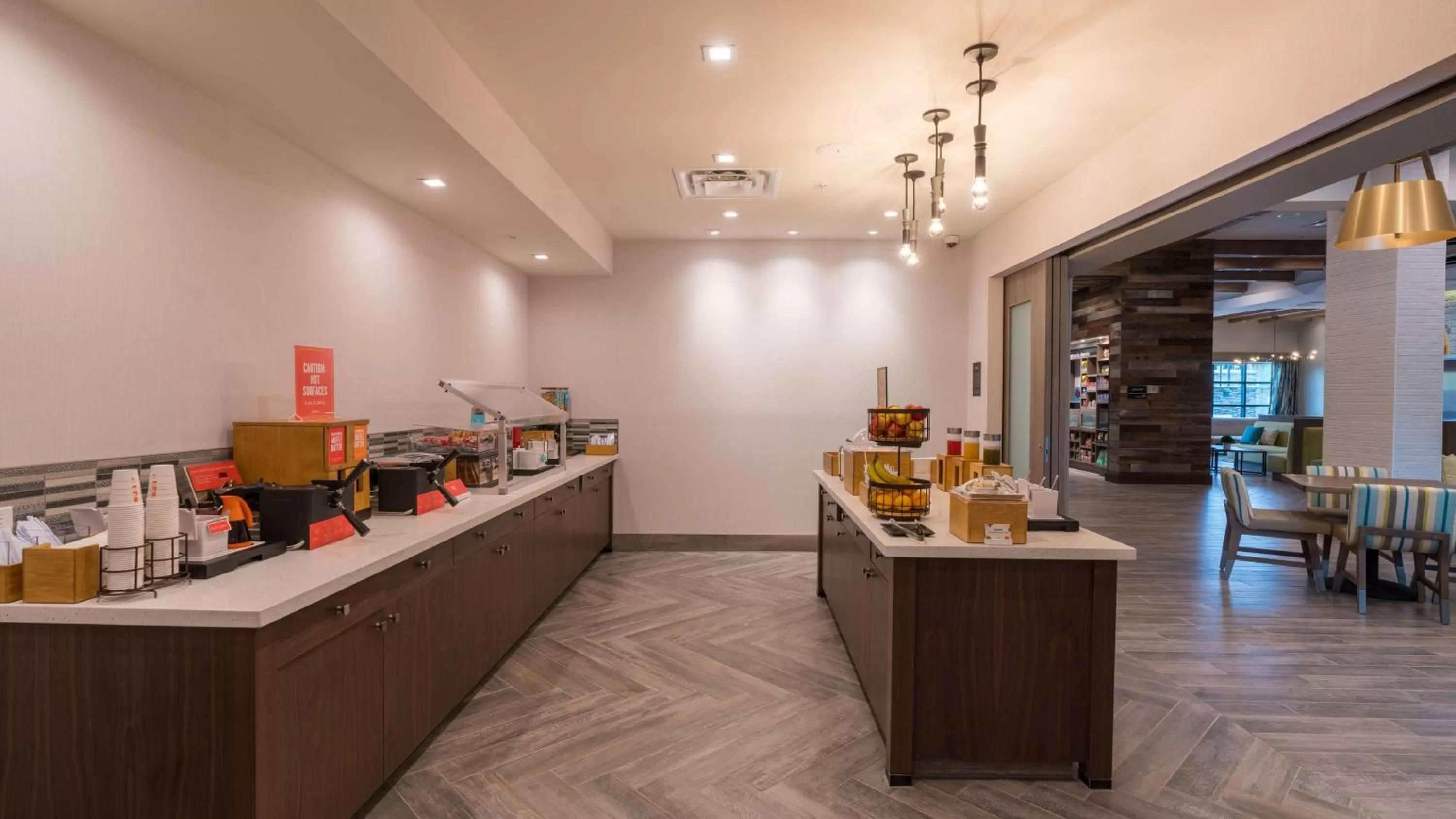 Breakfast in Hampton Inn Riverside Downtown